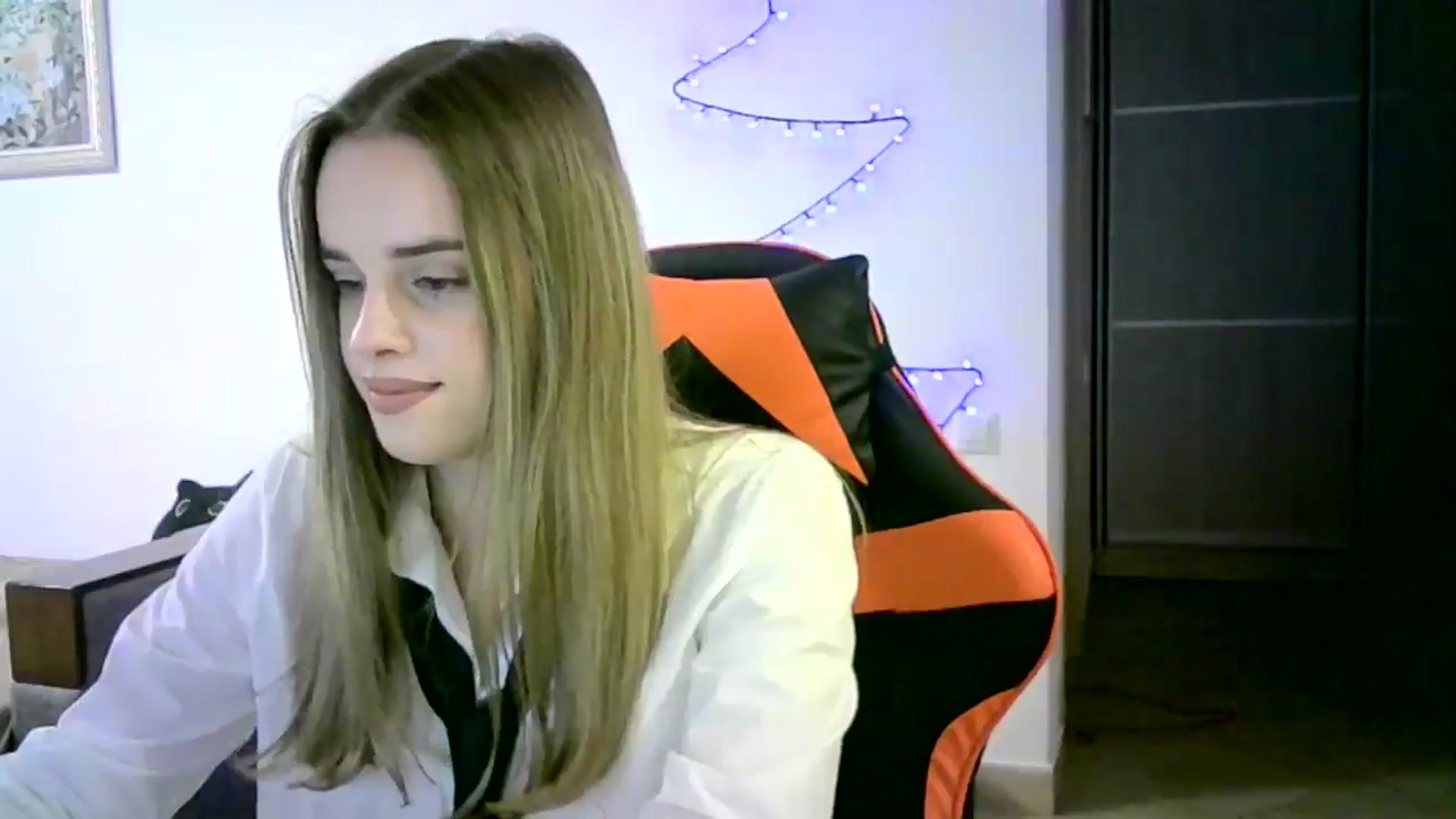 Gallery image thumbnail from JuliaWatson's myfreecams stream on, 12/29/2025, 19:57 image 15 of 20