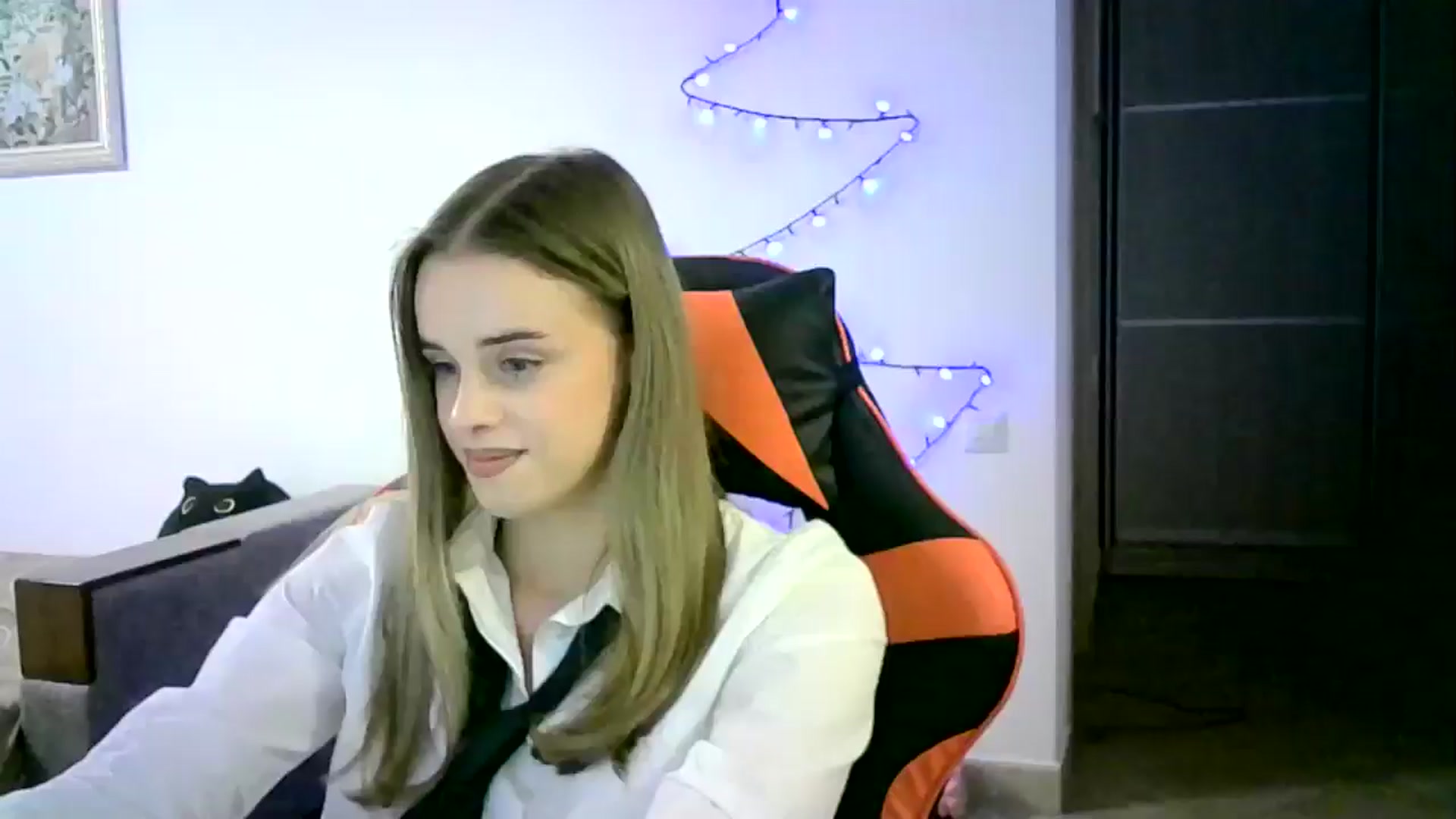 Gallery image thumbnail from JuliaWatson's myfreecams stream on, 12/29/2025, 19:57 image 3 of 20