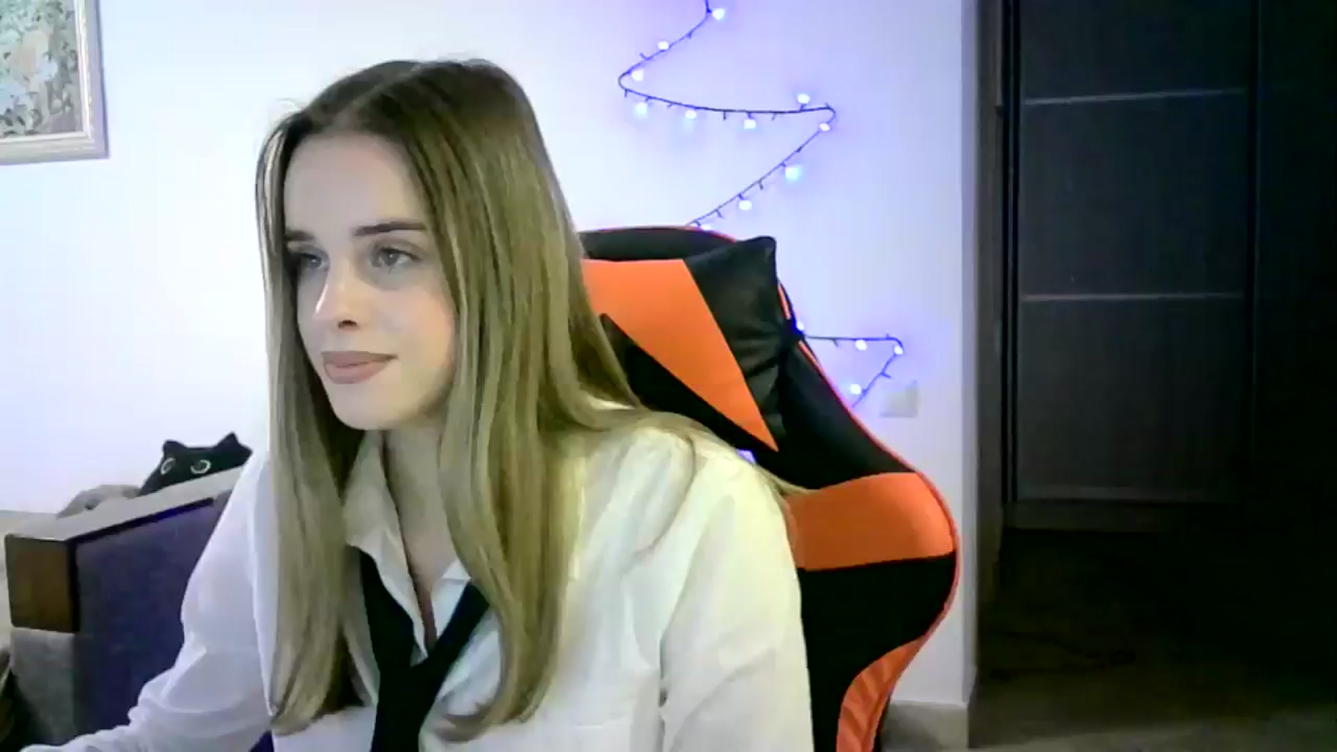 Gallery image thumbnail from JuliaWatson's myfreecams stream on, 12/29/2025, 19:57 image 14 of 20