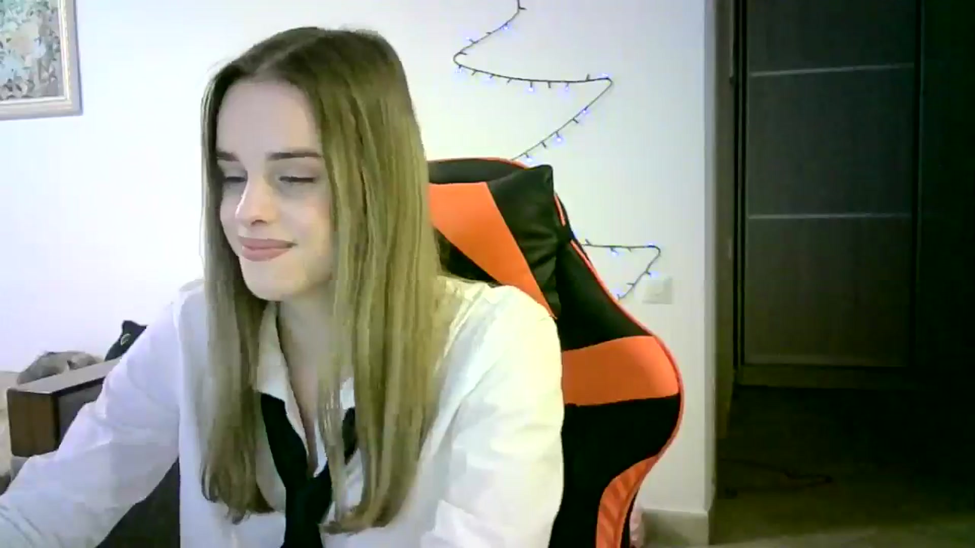 Gallery image thumbnail from JuliaWatson's myfreecams stream on, 12/29/2025, 19:57 image 20 of 20