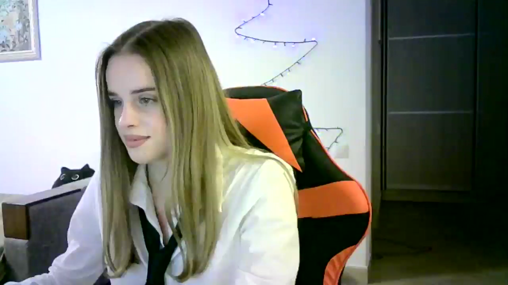 Gallery image thumbnail from JuliaWatson's myfreecams stream on, 12/29/2025, 19:57 image 11 of 20
