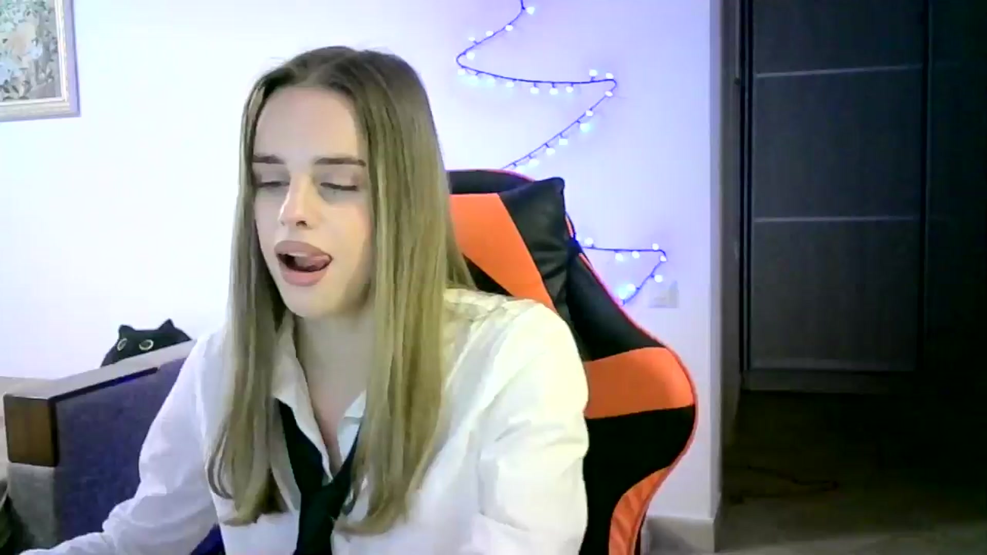 Gallery image thumbnail from JuliaWatson's myfreecams stream on, 12/29/2025, 19:57 image 12 of 20
