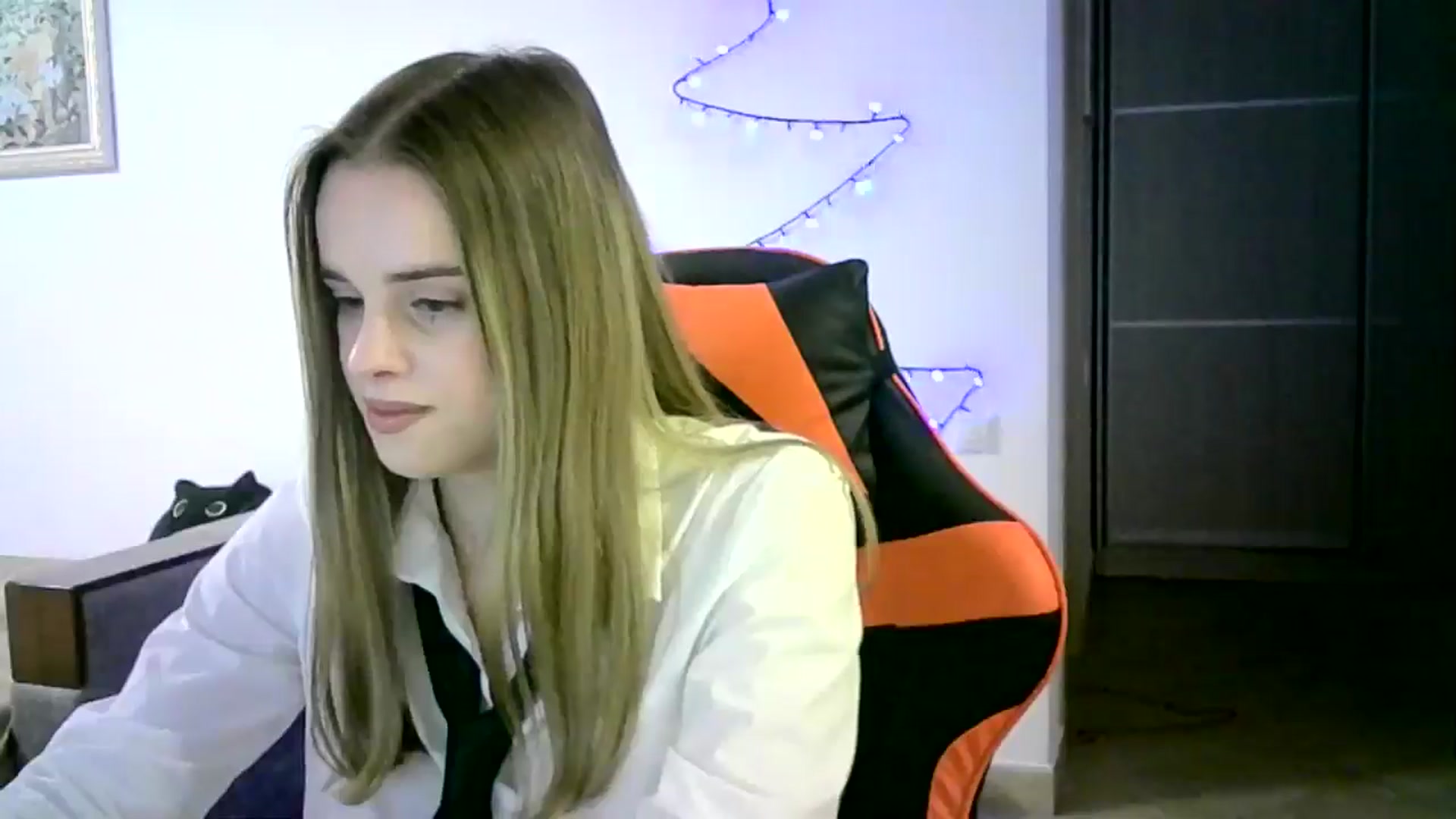 Gallery image thumbnail from JuliaWatson's myfreecams stream on, 12/29/2025, 19:57 image 10 of 20