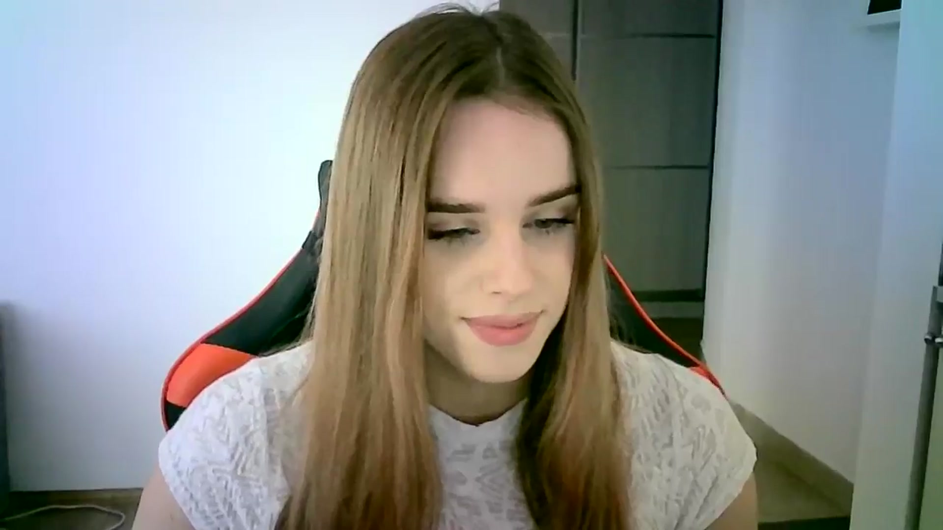 Gallery image thumbnail from JuliaWatson's myfreecams stream on, 01/20/2026, 12:38 image 16 of 20