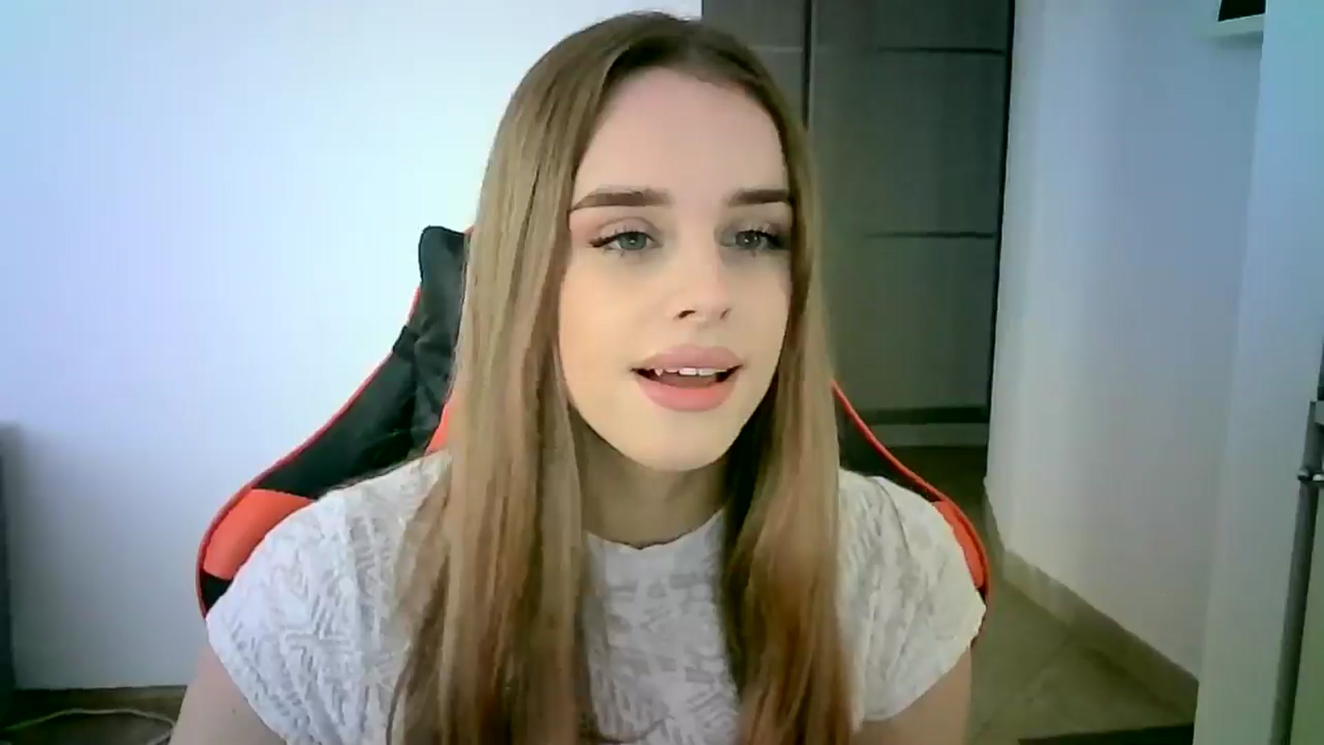 Gallery image thumbnail from JuliaWatson's myfreecams stream on, 01/20/2026, 12:38 image 9 of 20