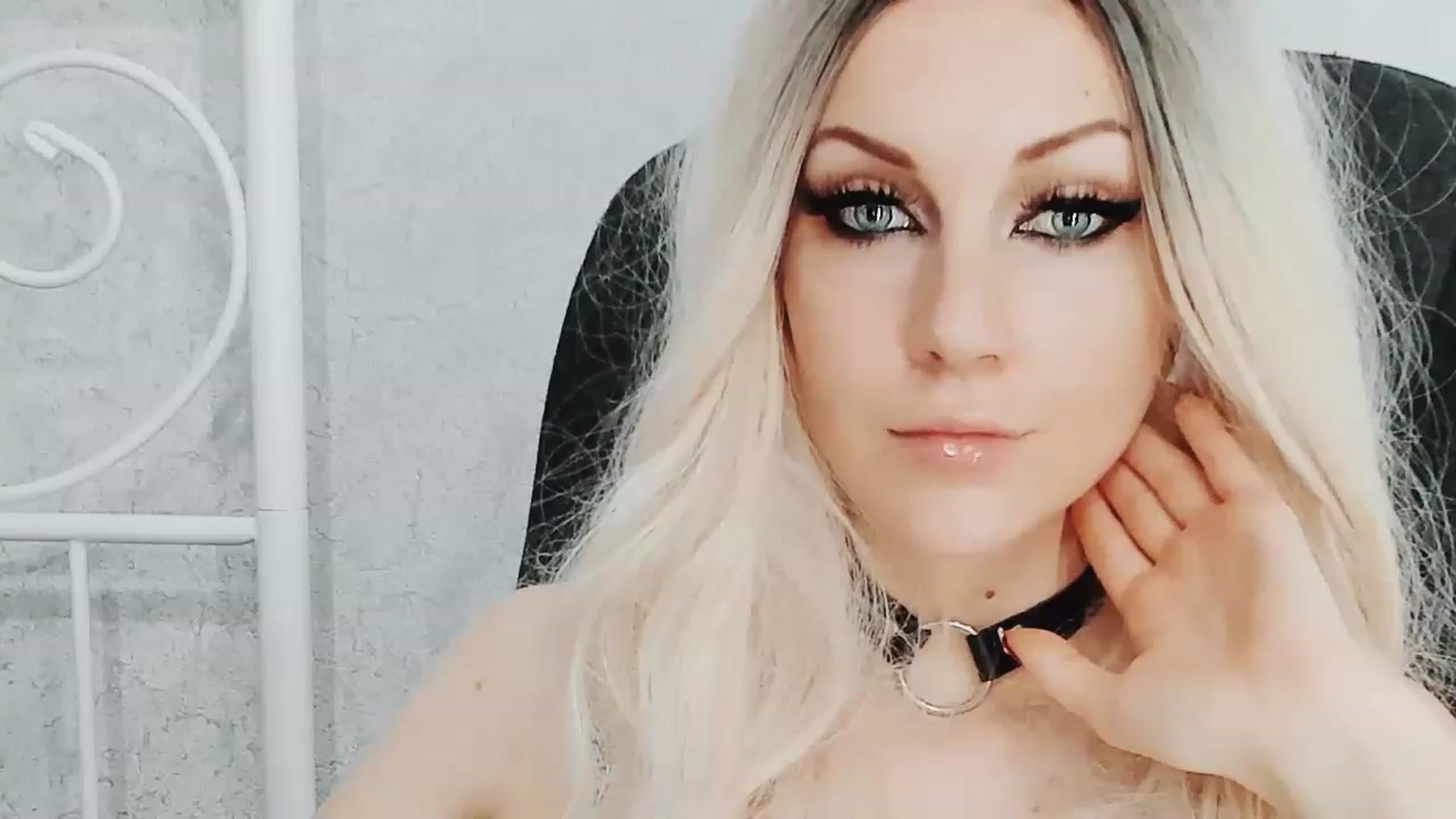 Gallery image thumbnail from JuliaWilson's myfreecams stream on, 11/26/2022, 12:59 image 7 of 20