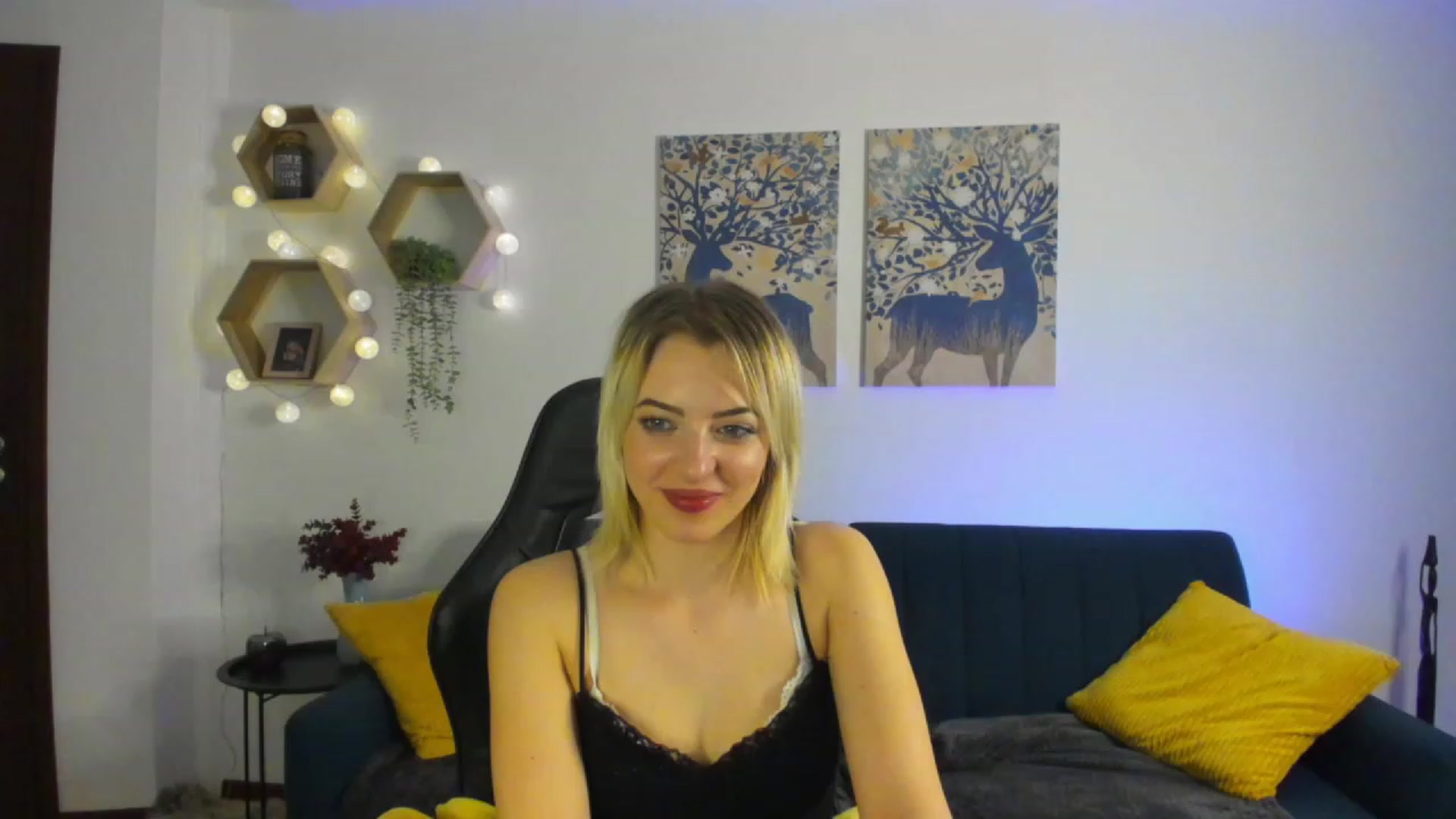 Gallery image thumbnail from Julia_Gold18's myfreecams stream on, 01/22/2023, 12:44 image 14 of 20