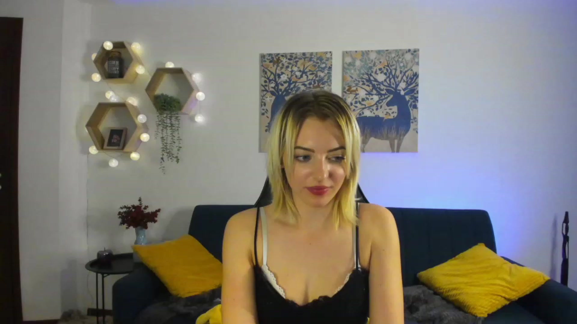 Gallery image thumbnail from Julia_Gold18's myfreecams stream on, 01/22/2023, 13:21 image 1 of 20