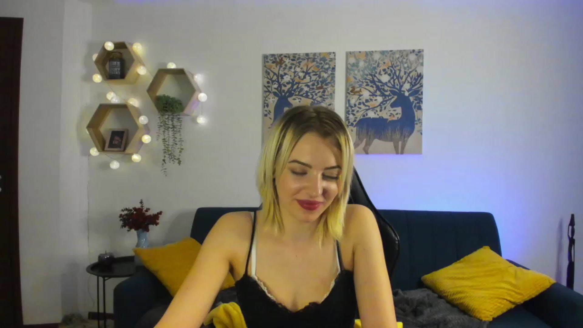 Gallery image thumbnail from Julia_Gold18's myfreecams stream on, 01/22/2023, 13:21 image 3 of 20