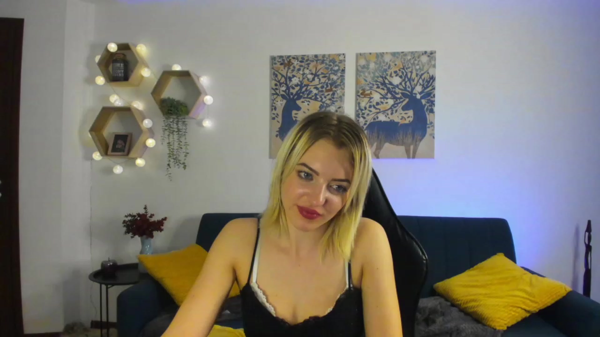 Gallery image thumbnail from Julia_Gold18's myfreecams stream on, 01/22/2023, 13:21 image 12 of 20
