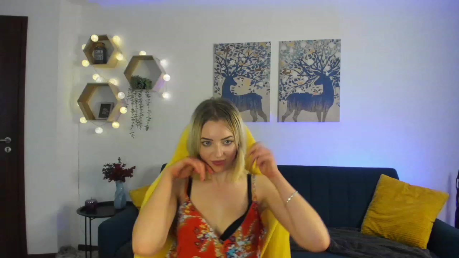 Gallery image thumbnail from Julia_Gold18's myfreecams stream on, 01/23/2023, 10:58 image 19 of 20