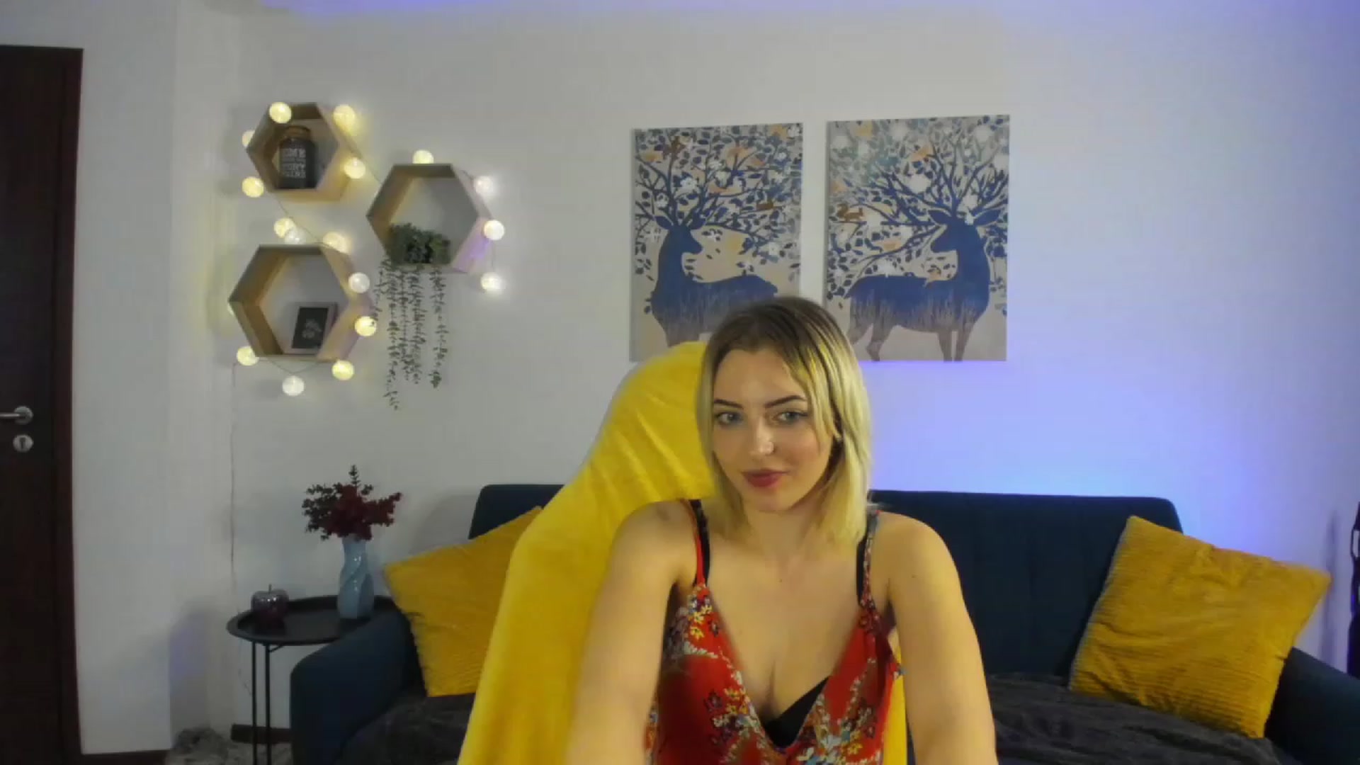 Gallery image thumbnail from Julia_Gold18's myfreecams stream on, 01/23/2023, 10:58 image 14 of 20