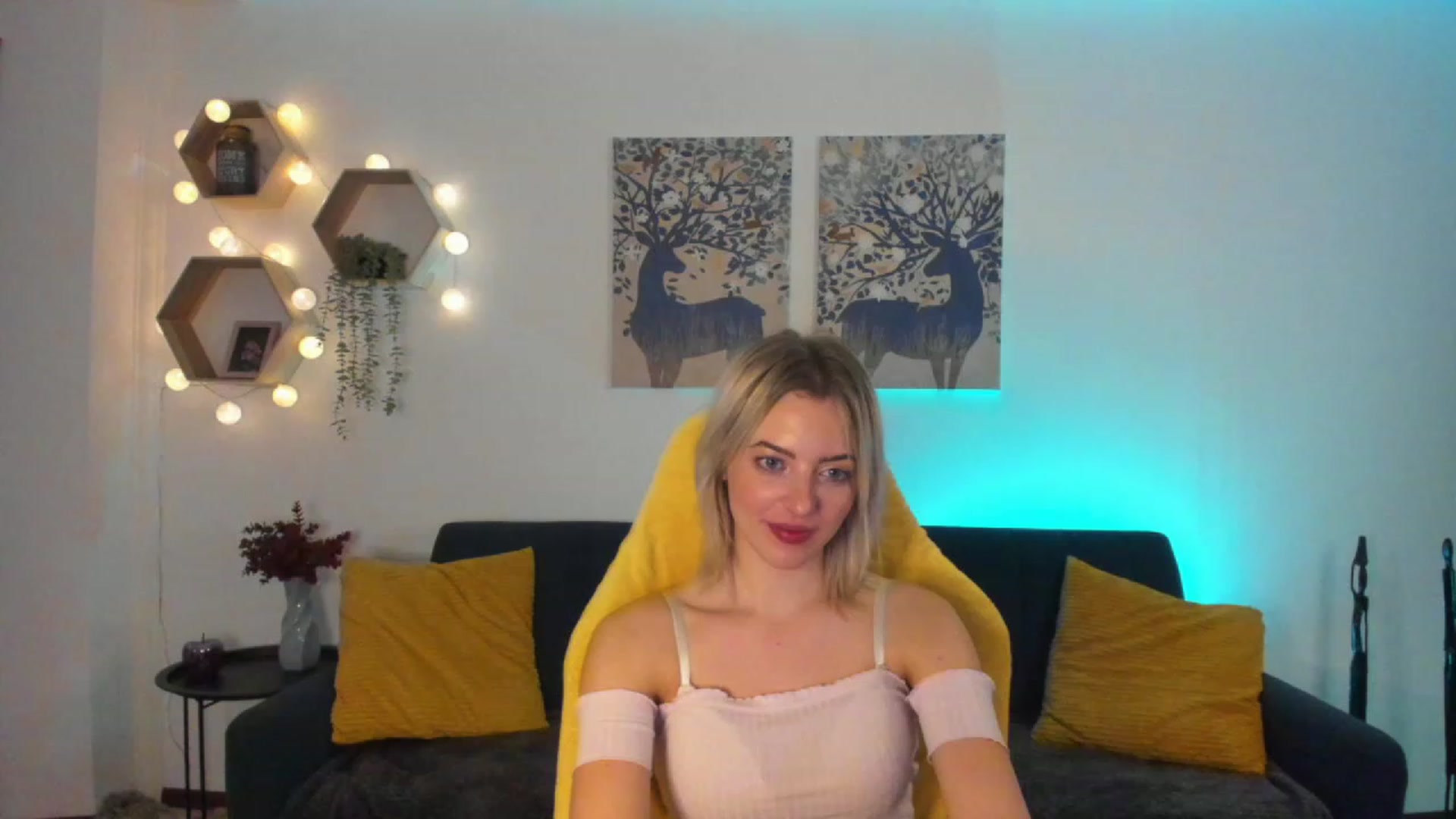 Gallery image thumbnail from Julia_Gold18's myfreecams stream on, 01/25/2023, 10:41 image 6 of 20
