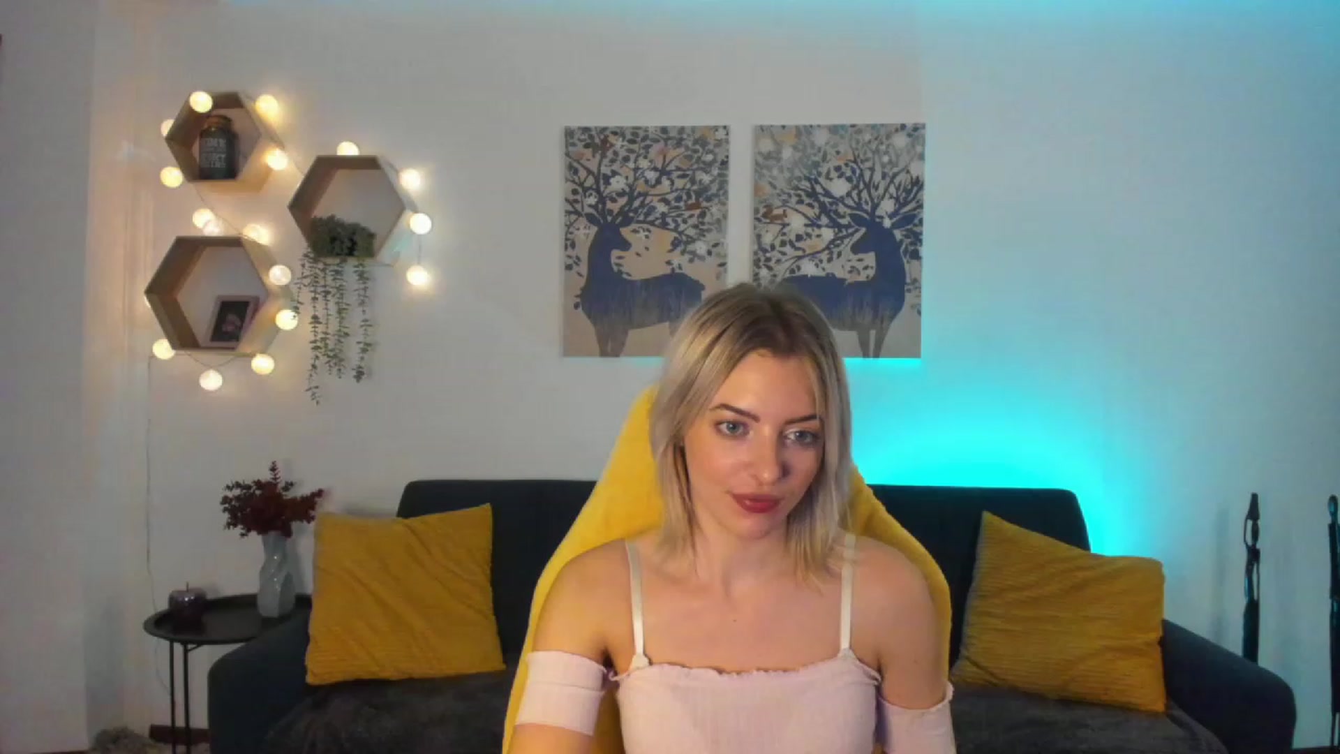 Gallery image thumbnail from Julia_Gold18's myfreecams stream on, 01/25/2023, 10:41 image 7 of 20