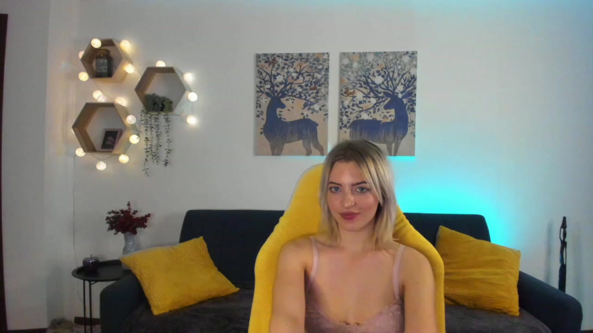 Gallery image thumbnail from Julia_Gold18's myfreecams stream on, 01/25/2023, 14:06 image 20 of 20