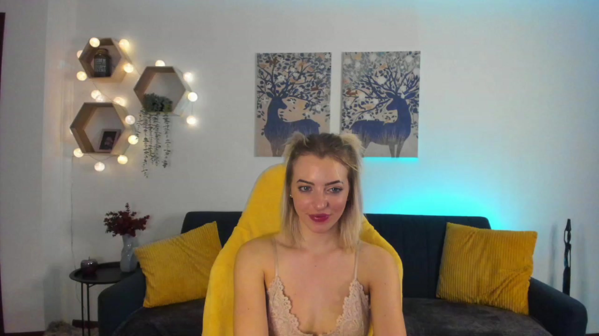 Gallery image thumbnail from Julia_Gold18's myfreecams stream on, 01/26/2023, 10:57 image 17 of 20