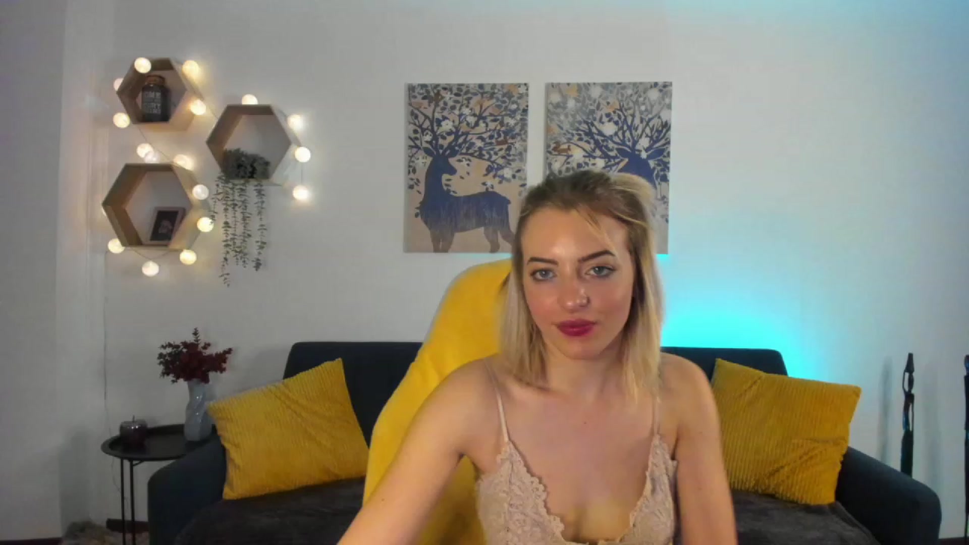 Gallery image thumbnail from Julia_Gold18's myfreecams stream on, 01/26/2023, 13:14 image 8 of 20