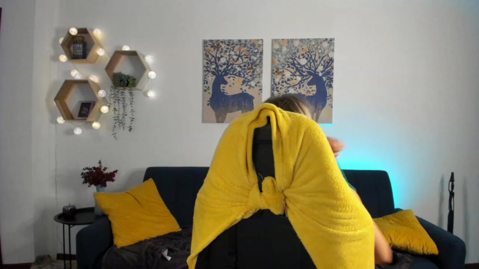 Gallery image thumbnail from Julia_Gold18's myfreecams stream on, 01/31/2023, 11:39 image 10 of 20