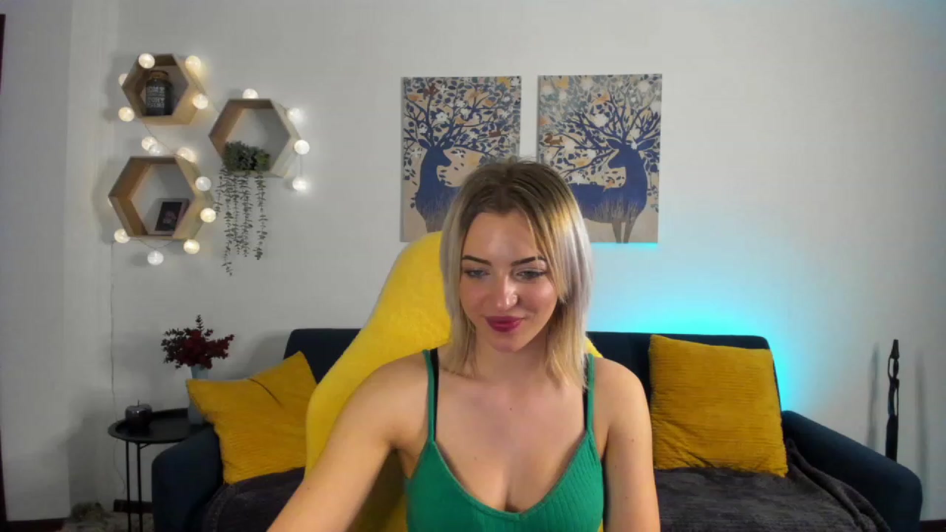 Gallery image thumbnail from Julia_Gold18's myfreecams stream on, 01/31/2023, 11:39 image 14 of 20