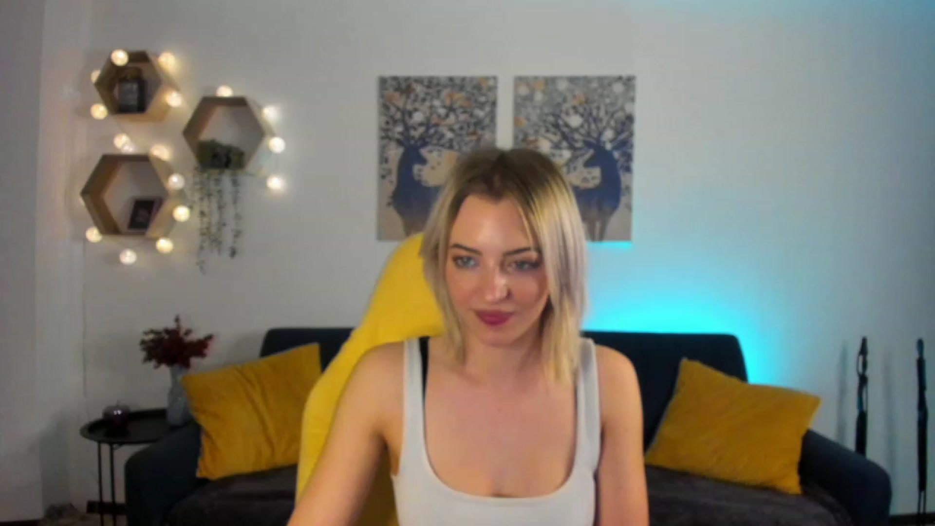 Gallery image thumbnail from Julia_Gold18's myfreecams stream on, 02/01/2023, 11:54 image 17 of 20