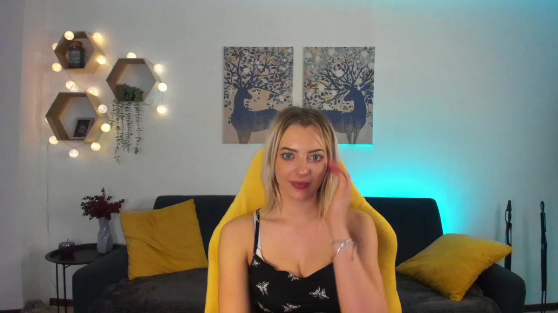 Gallery image thumbnail from Julia_Gold18's myfreecams stream on, 02/02/2023, 09:59 image 6 of 20
