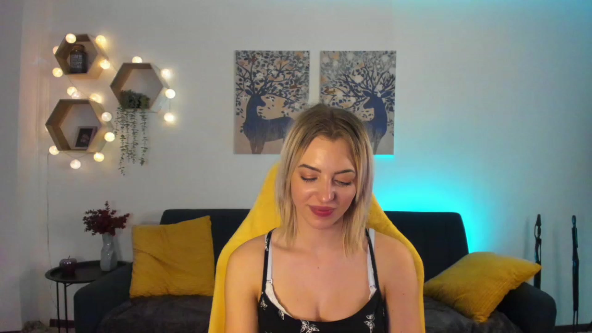 Gallery image thumbnail from Julia_Gold18's myfreecams stream on, 02/02/2023, 12:08 image 18 of 20