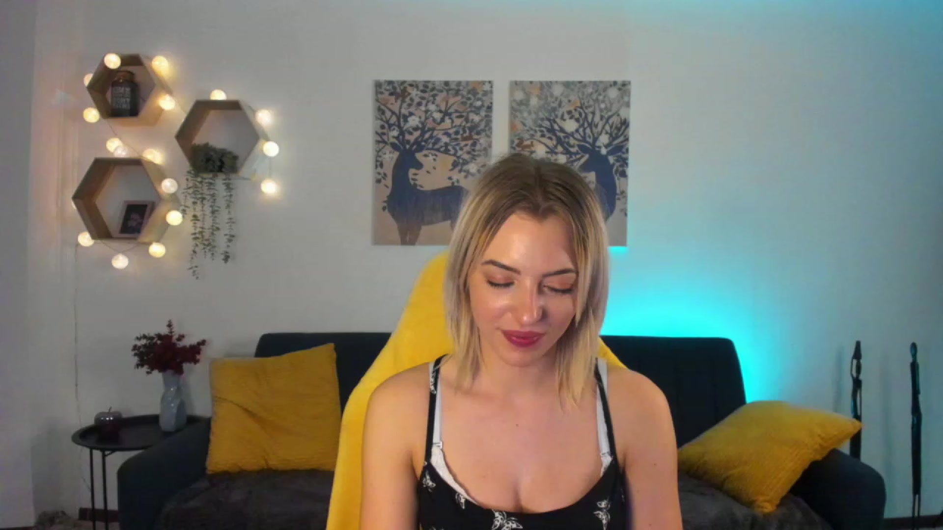Gallery image thumbnail from Julia_Gold18's myfreecams stream on, 02/02/2023, 12:08 image 17 of 20