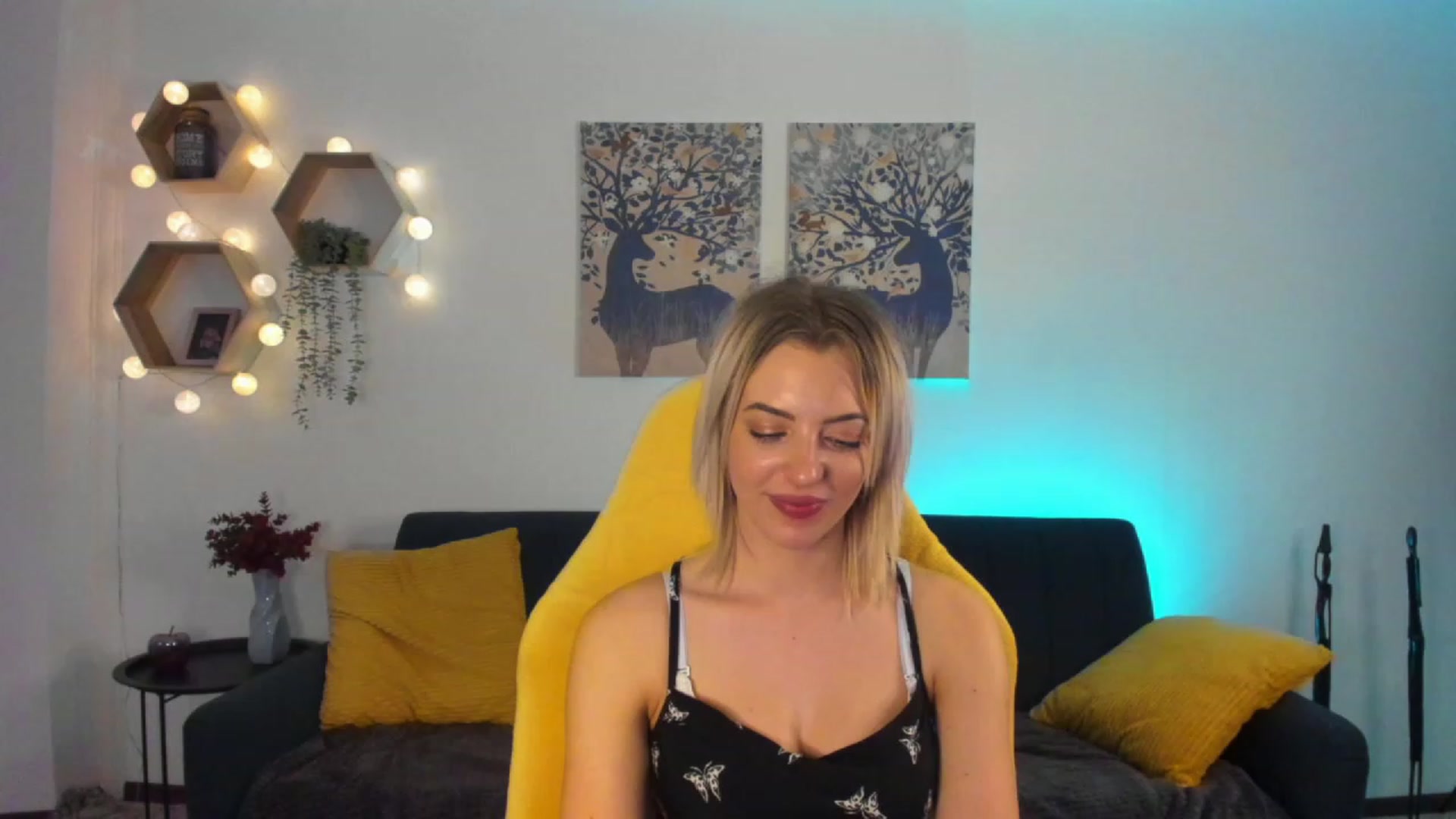 Gallery image thumbnail from Julia_Gold18's myfreecams stream on, 02/02/2023, 12:08 image 12 of 20
