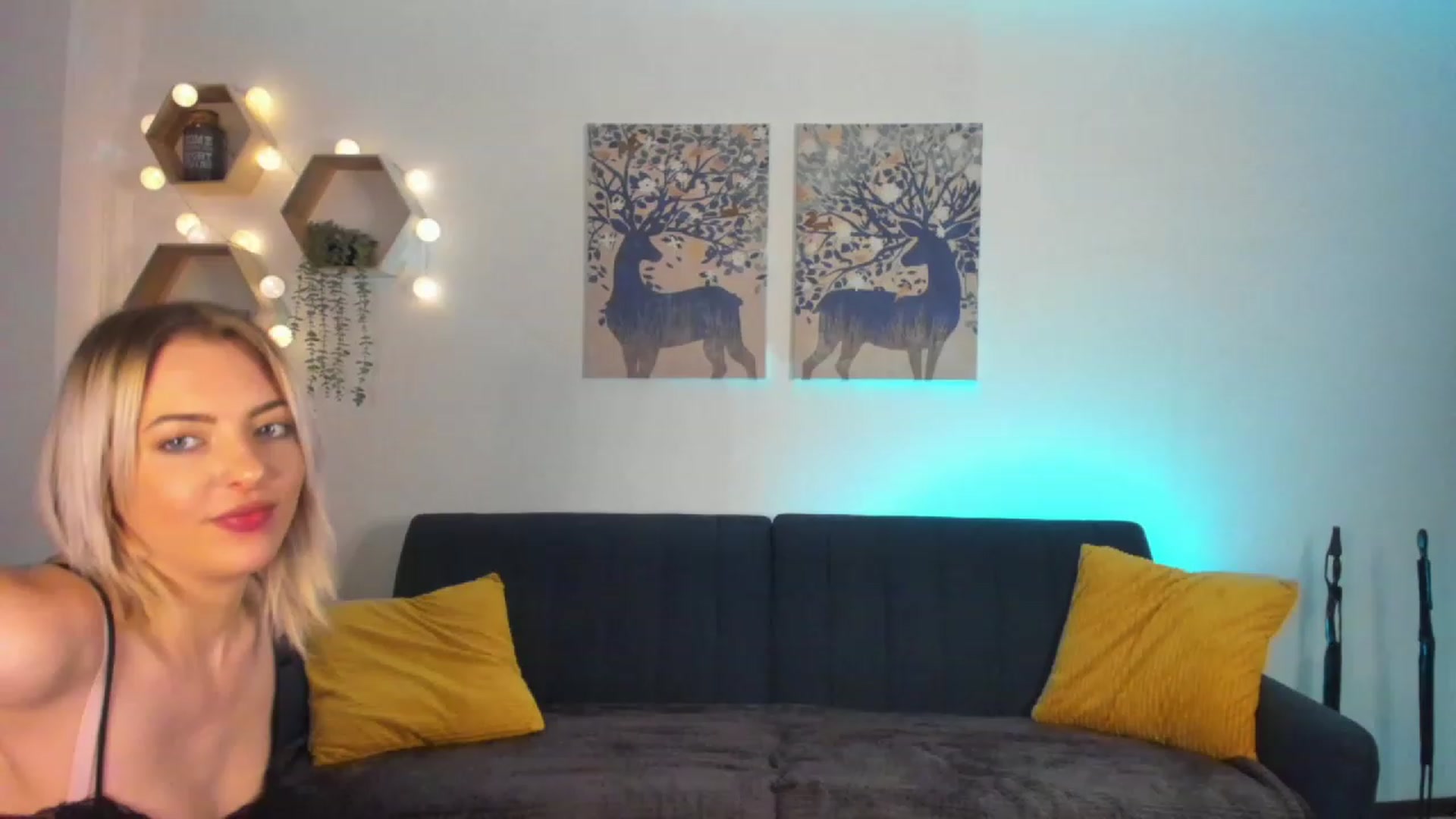 Gallery image thumbnail from Julia_Gold18's myfreecams stream on, 02/03/2023, 10:36 image 7 of 20