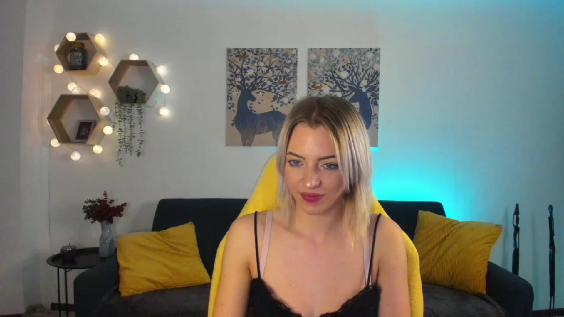 Gallery image thumbnail from Julia_Gold18's myfreecams stream on, 02/03/2023, 10:36 image 9 of 20