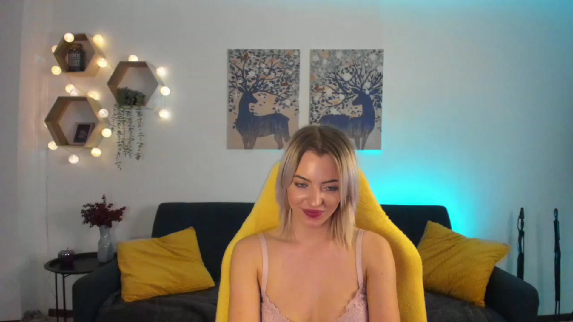 Gallery image thumbnail from Julia_Gold18's myfreecams stream on, 02/03/2023, 12:30 image 11 of 20