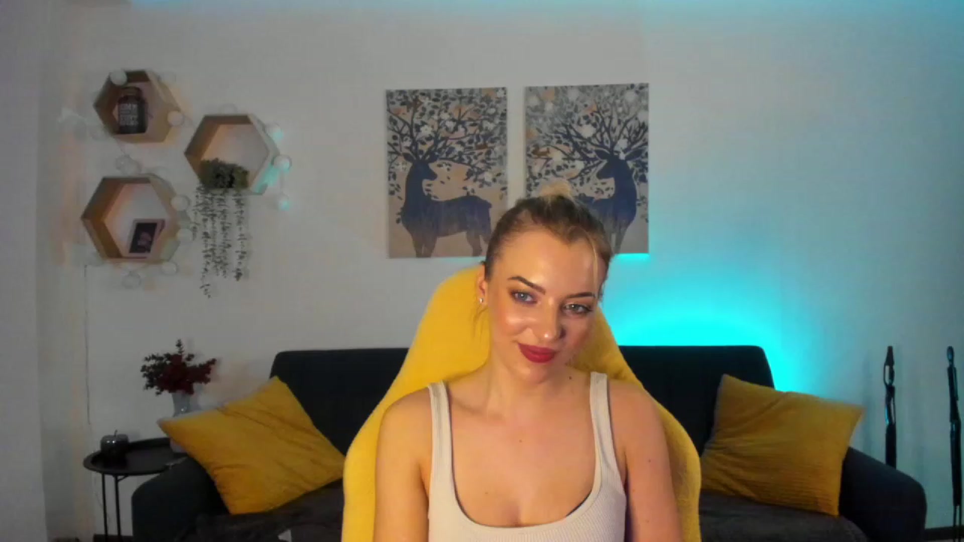 Gallery image thumbnail from Julia_Gold18's myfreecams stream on, 02/06/2023, 13:11 image 16 of 20
