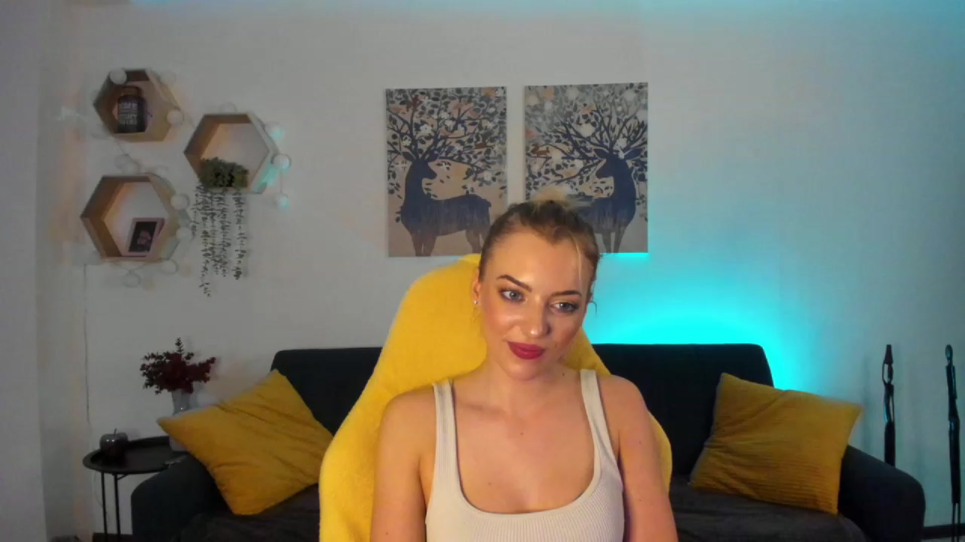 Gallery image thumbnail from Julia_Gold18's myfreecams stream on, 02/06/2023, 13:11 image 12 of 20