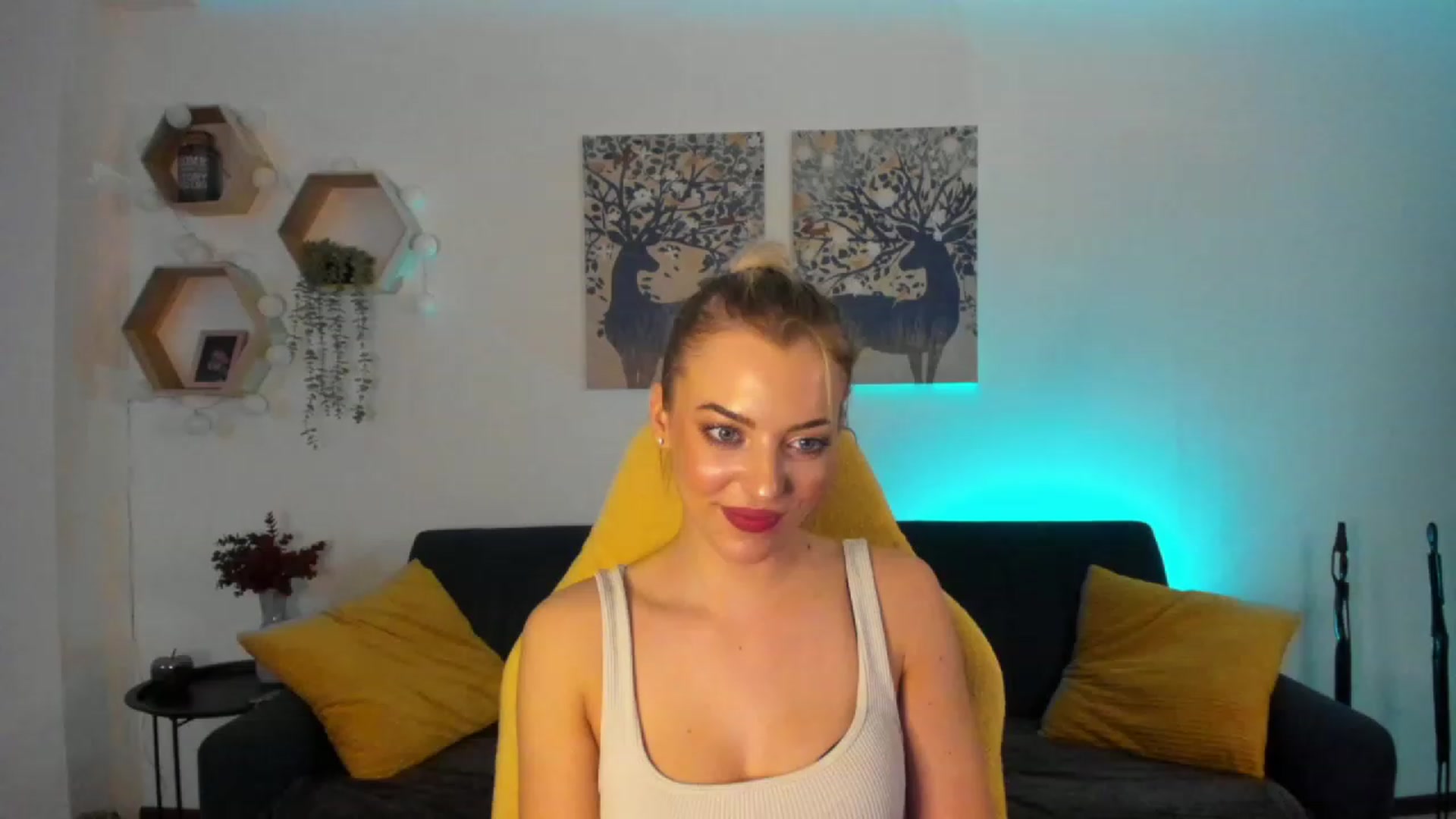 Gallery image thumbnail from Julia_Gold18's myfreecams stream on, 02/06/2023, 13:11 image 13 of 20