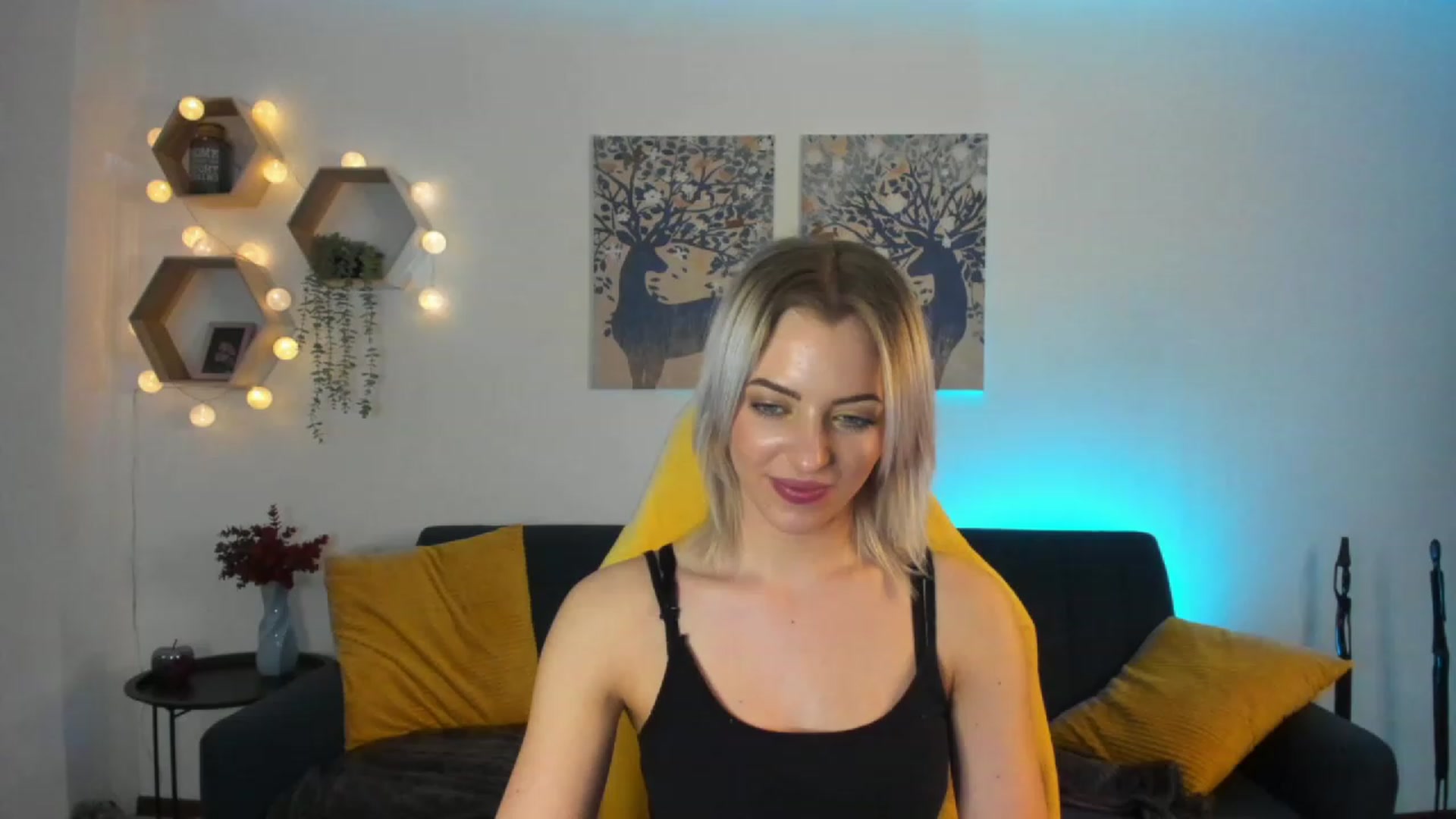Gallery image thumbnail from Julia_Gold18's myfreecams stream on, 02/07/2023, 10:35 image 7 of 20