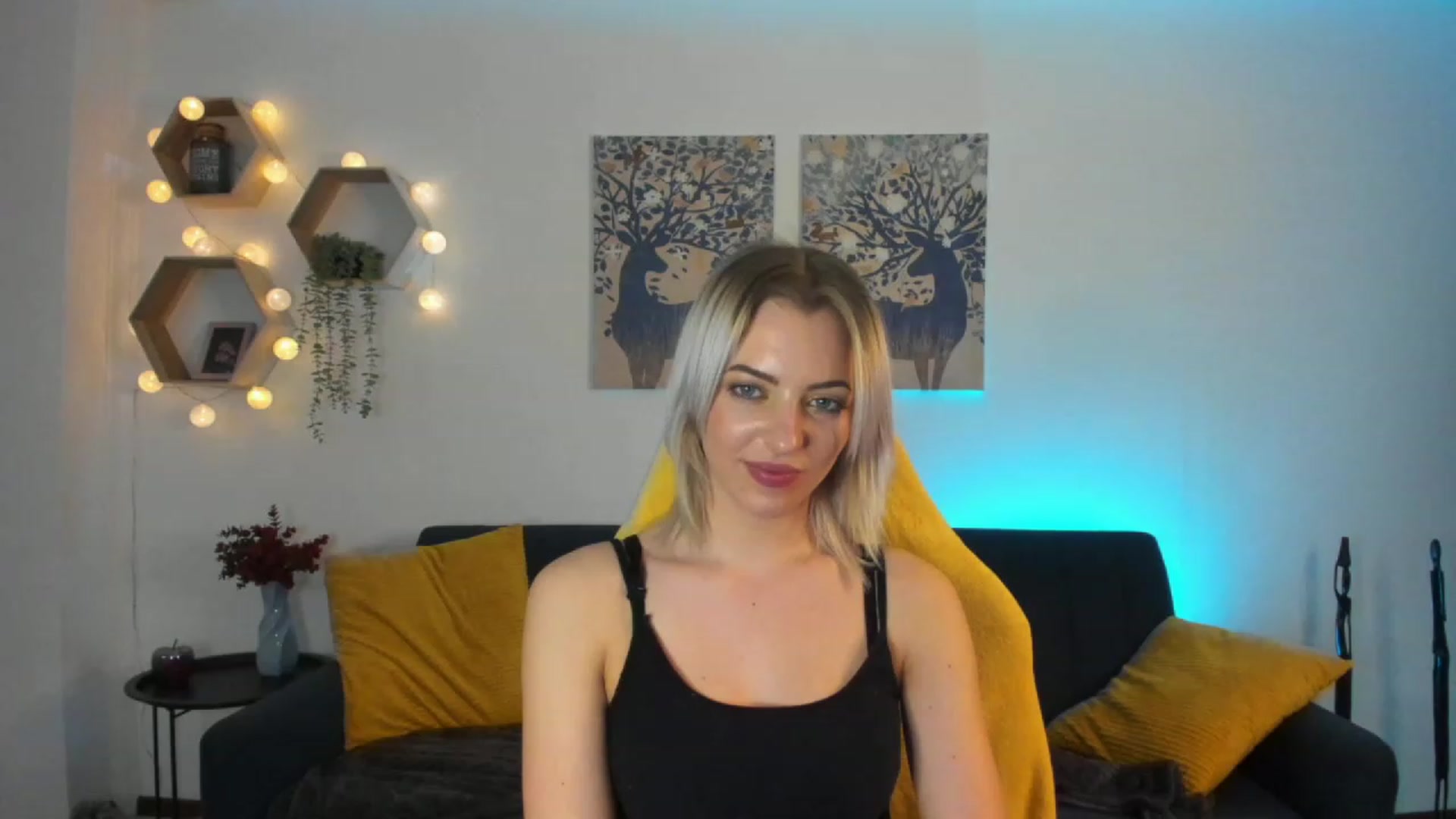 Gallery image thumbnail from Julia_Gold18's myfreecams stream on, 02/07/2023, 10:35 image 6 of 20