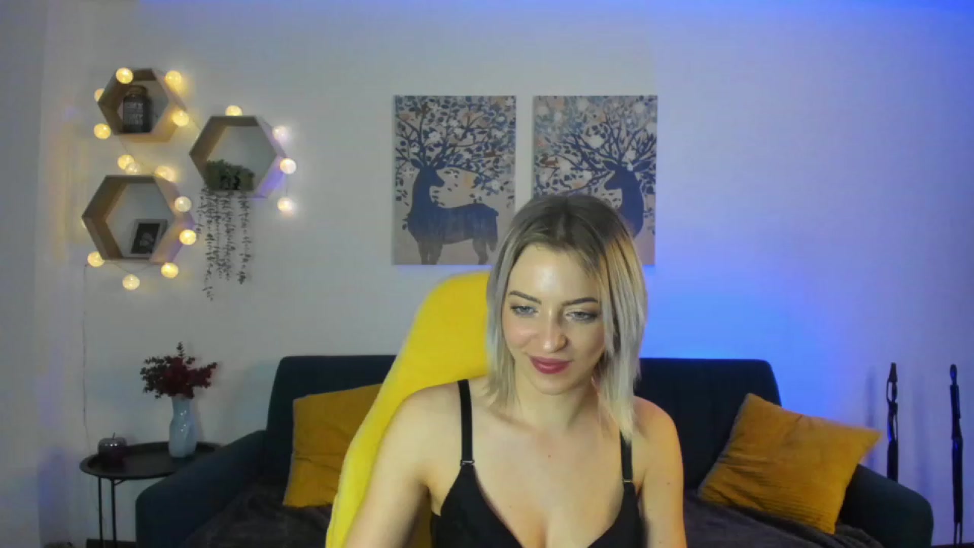 Gallery image thumbnail from Julia_Gold18's myfreecams stream on, 02/09/2023, 10:56 image 3 of 20