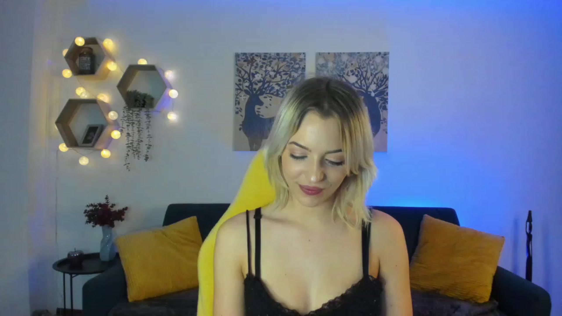 Gallery image thumbnail from Julia_Gold18's myfreecams stream on, 02/14/2023, 10:05 image 4 of 20