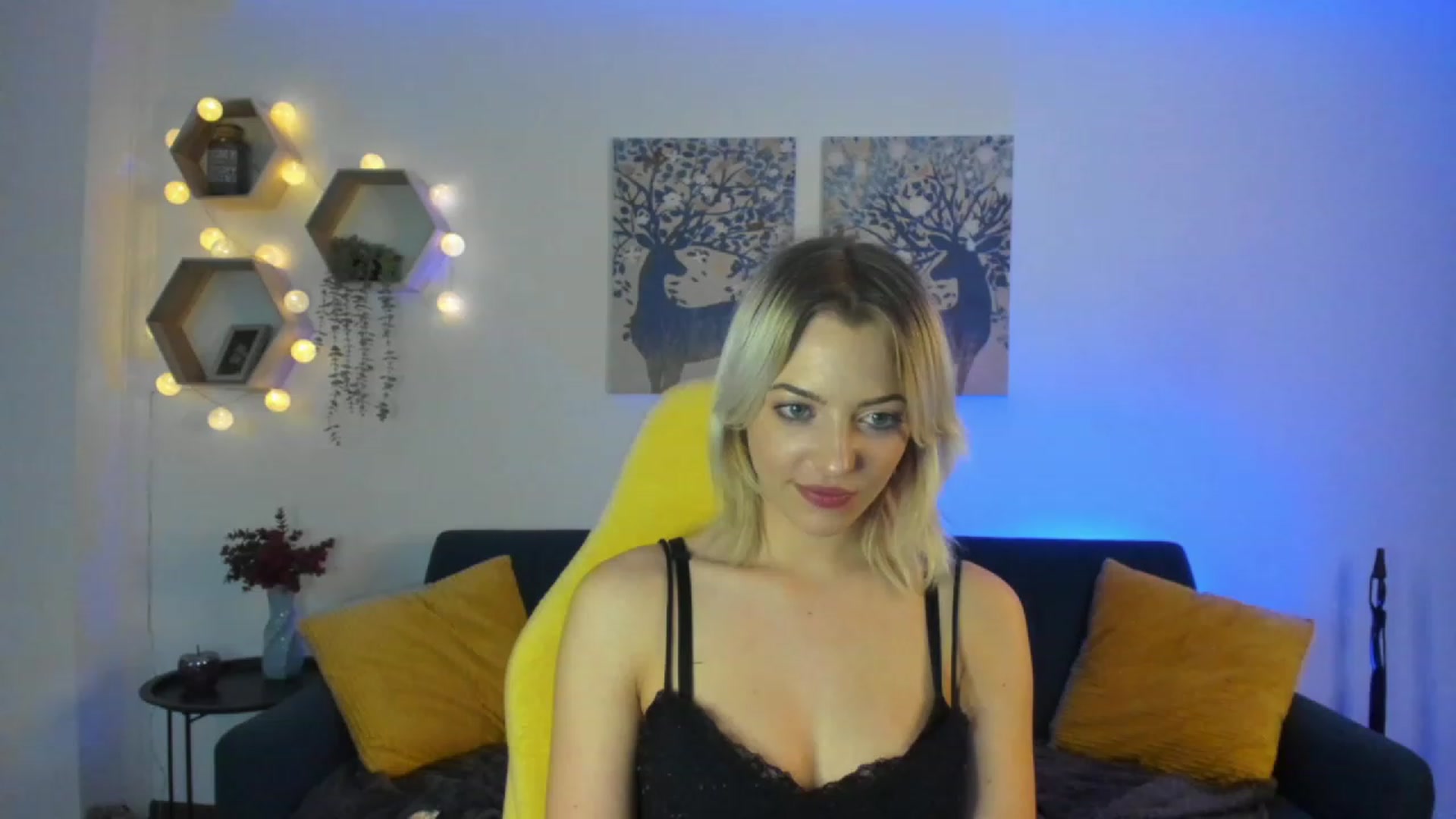 Gallery image thumbnail from Julia_Gold18's myfreecams stream on, 02/14/2023, 10:05 image 18 of 20