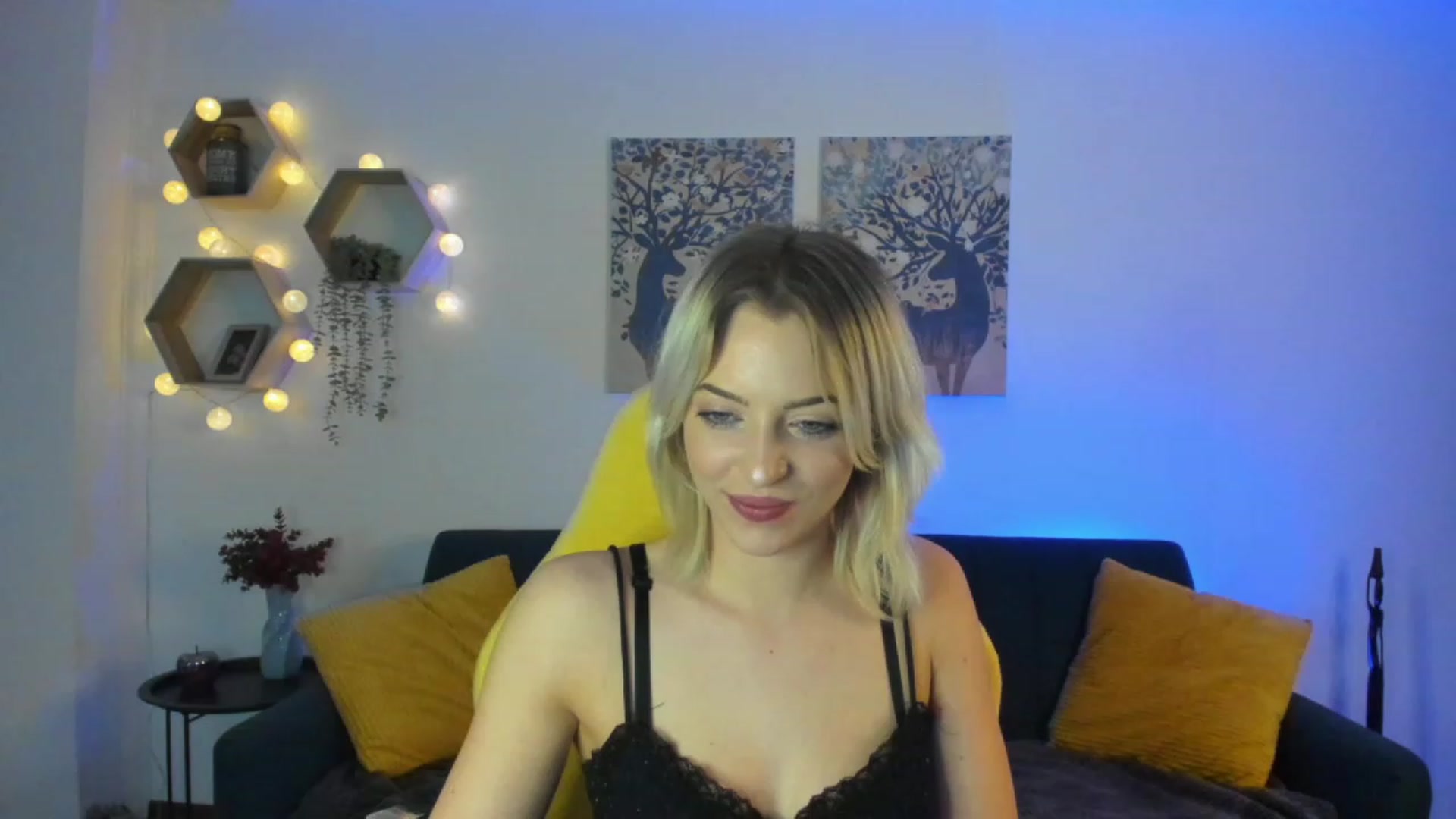Gallery image thumbnail from Julia_Gold18's myfreecams stream on, 02/14/2023, 10:42 image 4 of 20