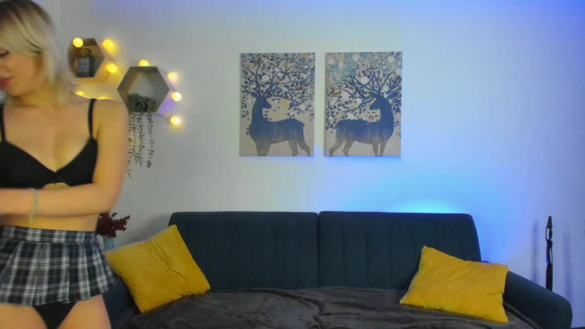 Gallery image thumbnail from Julia_Gold18's myfreecams stream on, 02/14/2023, 13:03 image 18 of 20