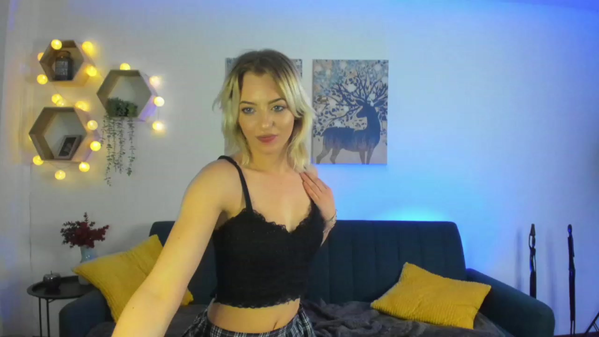 Gallery image thumbnail from Julia_Gold18's myfreecams stream on, 02/14/2023, 15:03 image 11 of 20