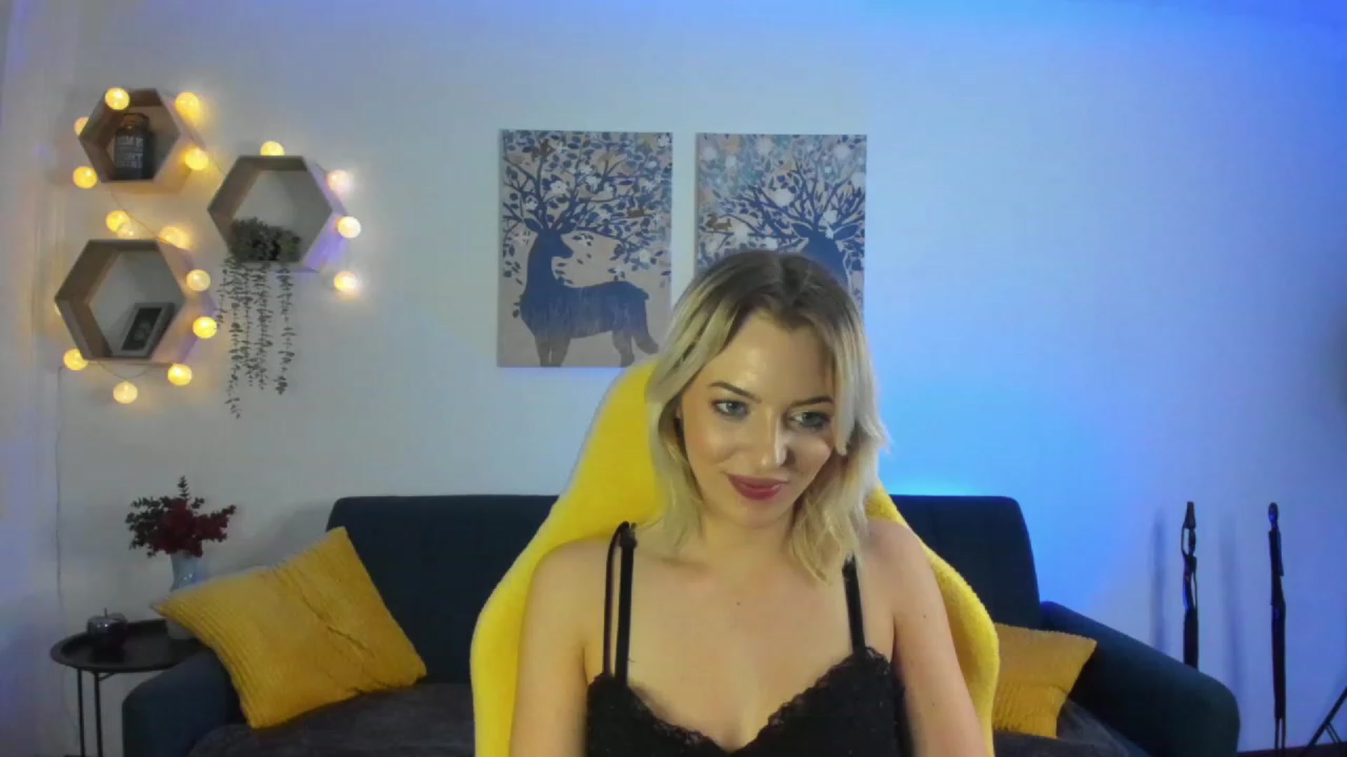 Gallery image thumbnail from Julia_Gold18's myfreecams stream on, 02/14/2023, 15:03 image 12 of 20