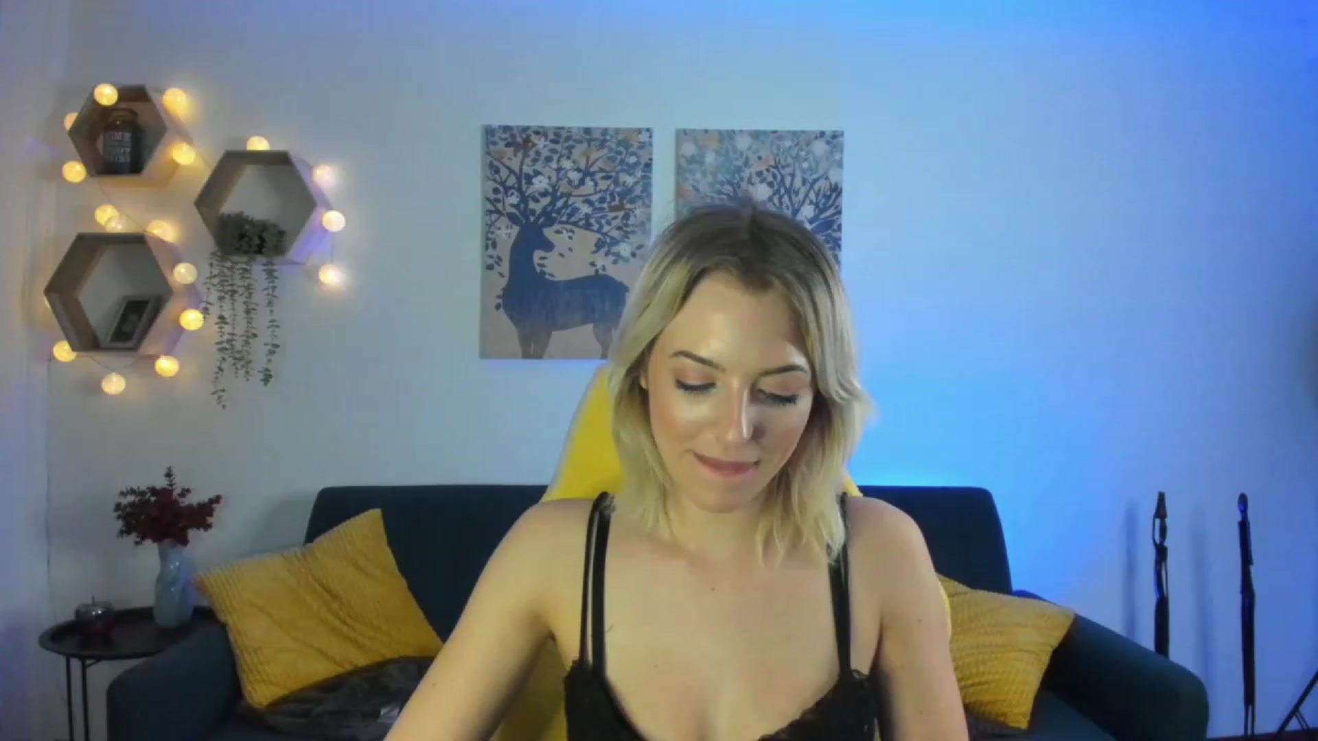 Gallery image thumbnail from Julia_Gold18's myfreecams stream on, 02/14/2023, 18:41 image 13 of 20