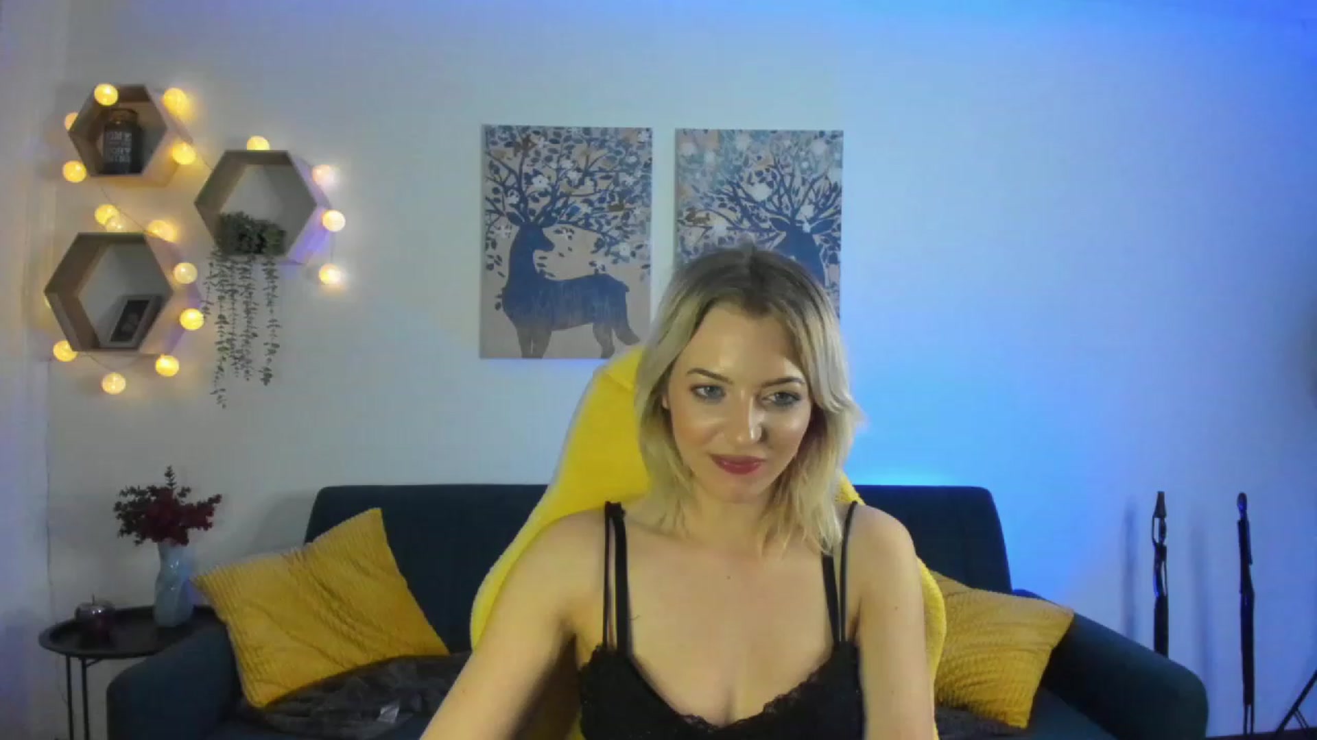Gallery image thumbnail from Julia_Gold18's myfreecams stream on, 02/14/2023, 18:41 image 14 of 20