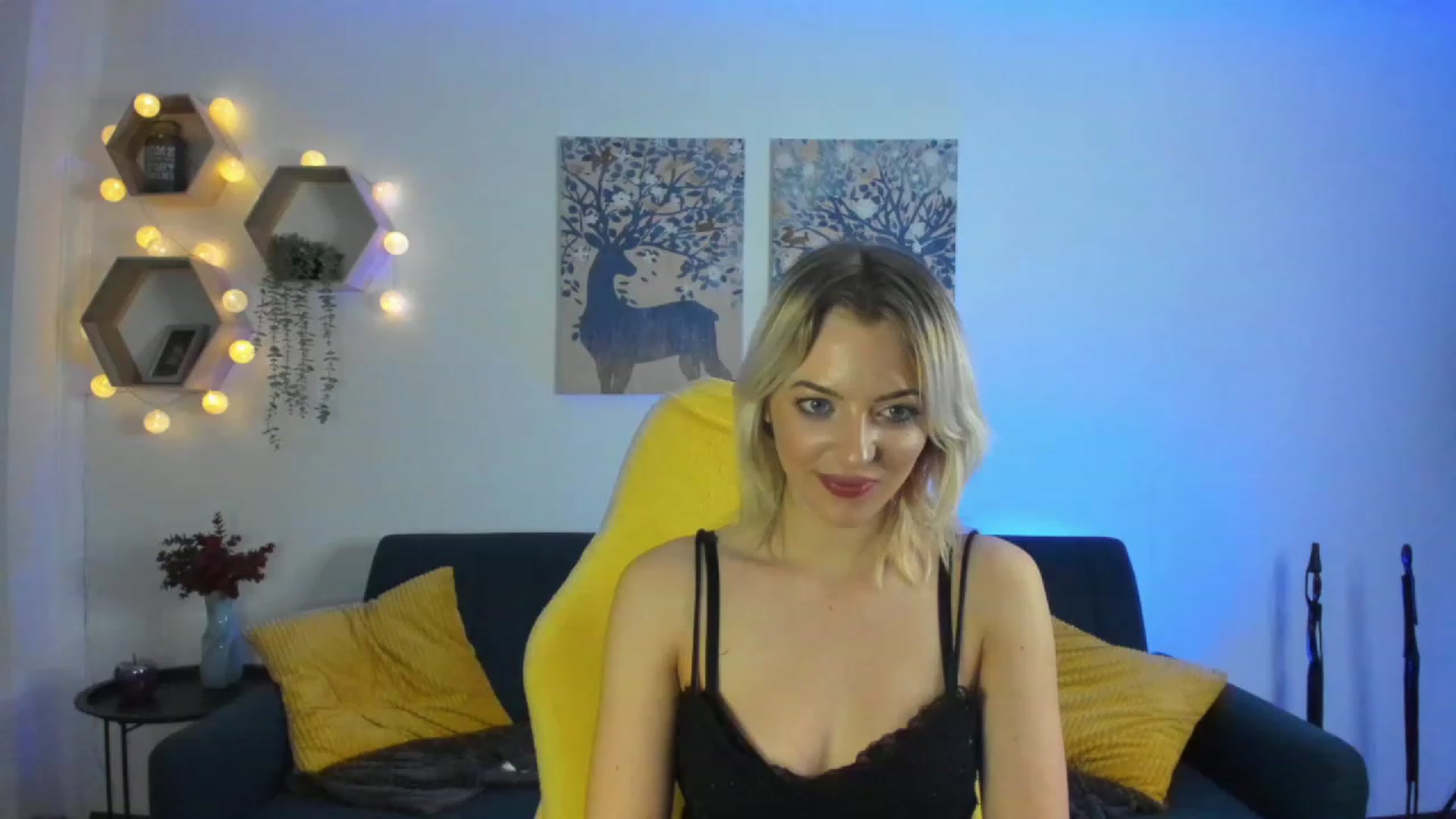 Gallery image thumbnail from Julia_Gold18's myfreecams stream on, 02/14/2023, 18:41 image 2 of 20