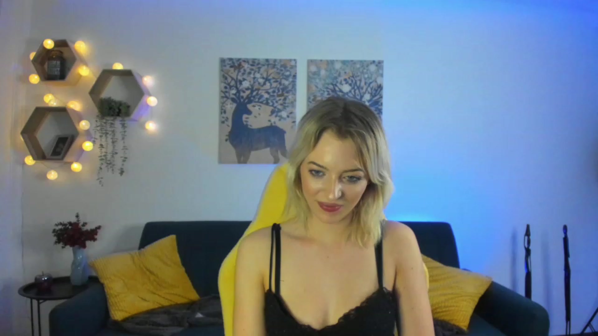 Gallery image thumbnail from Julia_Gold18's myfreecams stream on, 02/14/2023, 18:41 image 7 of 20