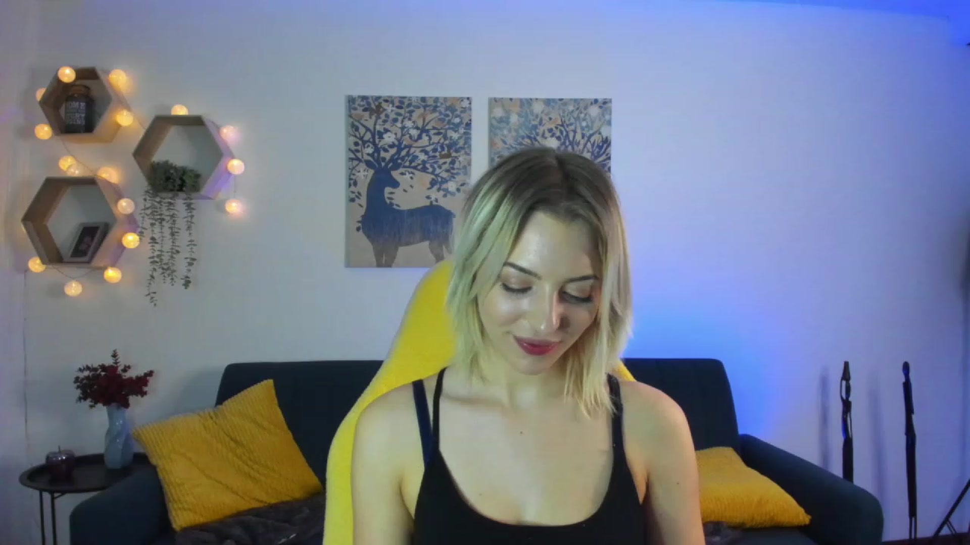 Gallery image thumbnail from Julia_Gold18's myfreecams stream on, 02/15/2023, 10:58 image 14 of 20