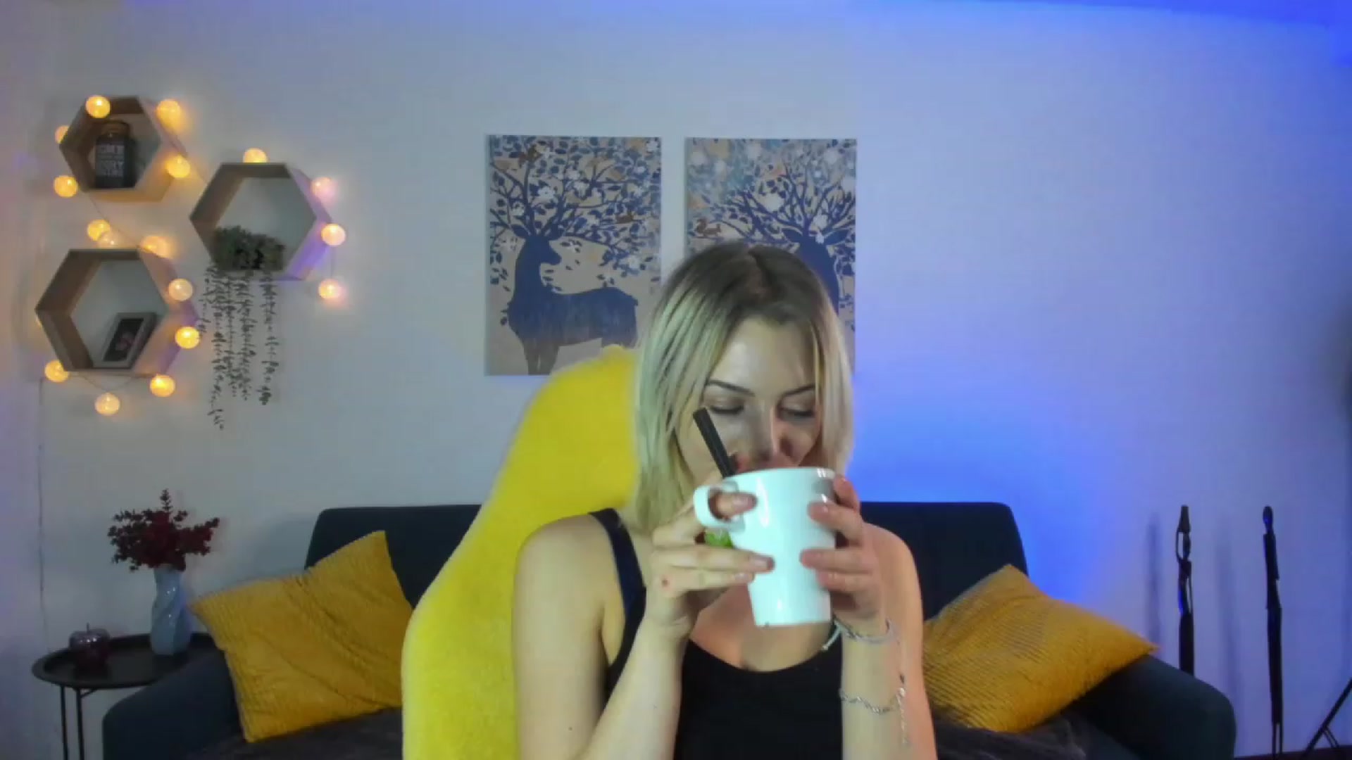 Gallery image thumbnail from Julia_Gold18's myfreecams stream on, 02/15/2023, 10:58 image 3 of 20