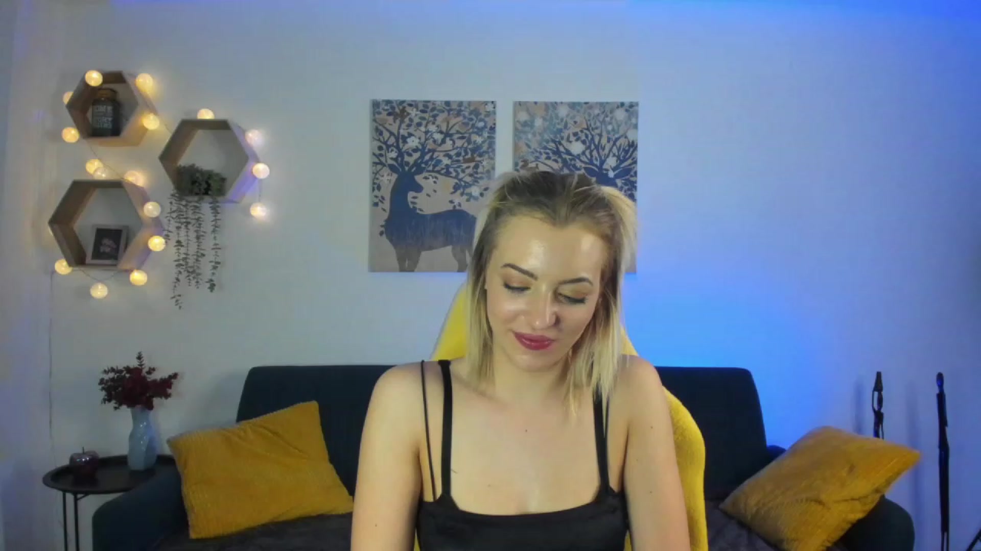 Gallery image thumbnail from Julia_Gold18's myfreecams stream on, 02/17/2023, 10:54 image 10 of 20